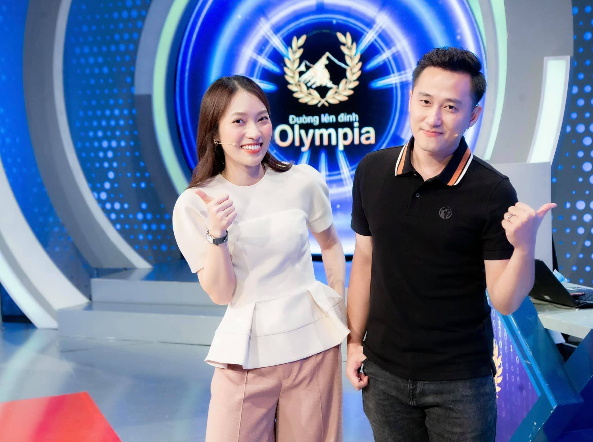 Khánh Vy gây chú ý khi đảm nhận vai trò MC Đường lên đỉnh Olympia  FANPAGE ĐƯỜNG LÊN ĐỈNH OLYMPIA