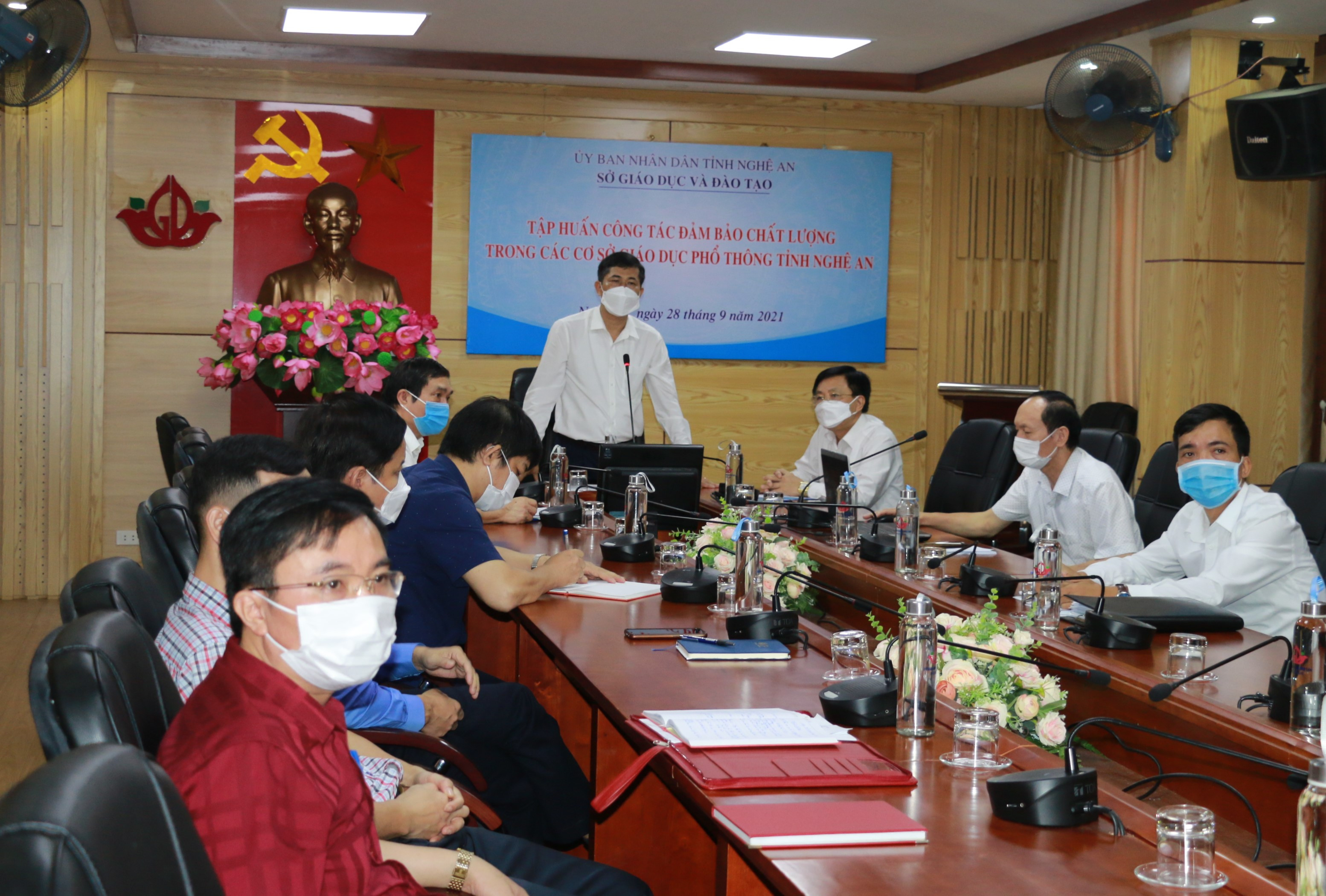 Giám đốc Sở Giáo dục và Đào tạo Thái Văn Thành phát biểu tại hội nghị. Ảnh: MH