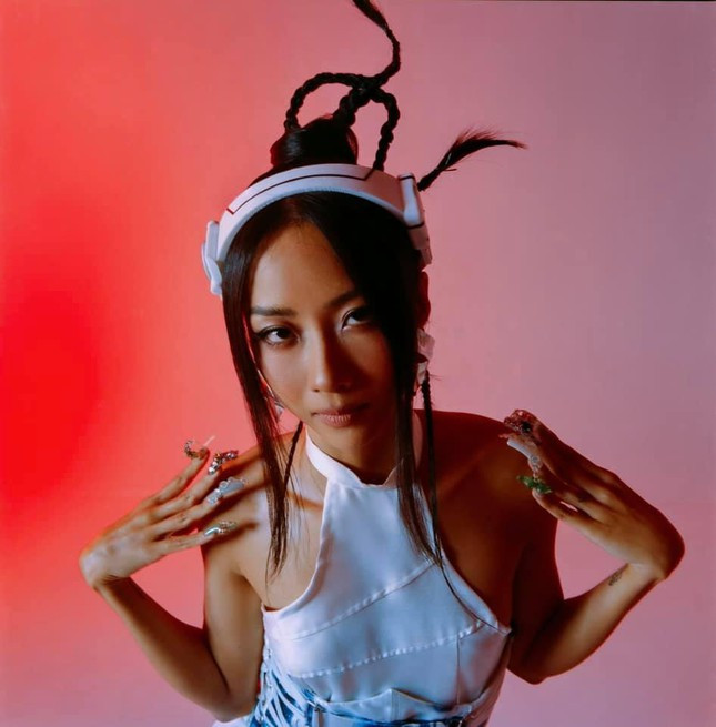 Giống như những sao Việt trước đây, sự xuất hiện của Suboi nằm trong hoạt động do Spotify triển khai để tôn vinh tài năng và phong cách âm nhạc của các nữ nghệ sĩ trên toàn cầu.