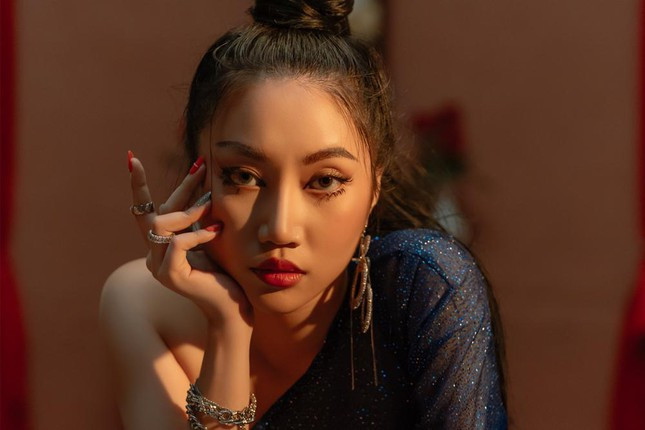 Người đẹp 24 tuổi cho biết, cô được Spotify Asia mời hợp tác trong chiến dịch Equal toàn cầu nhằm tôn vinh tài năng và âm nhạc của những nữ nghệ sĩ Việt.