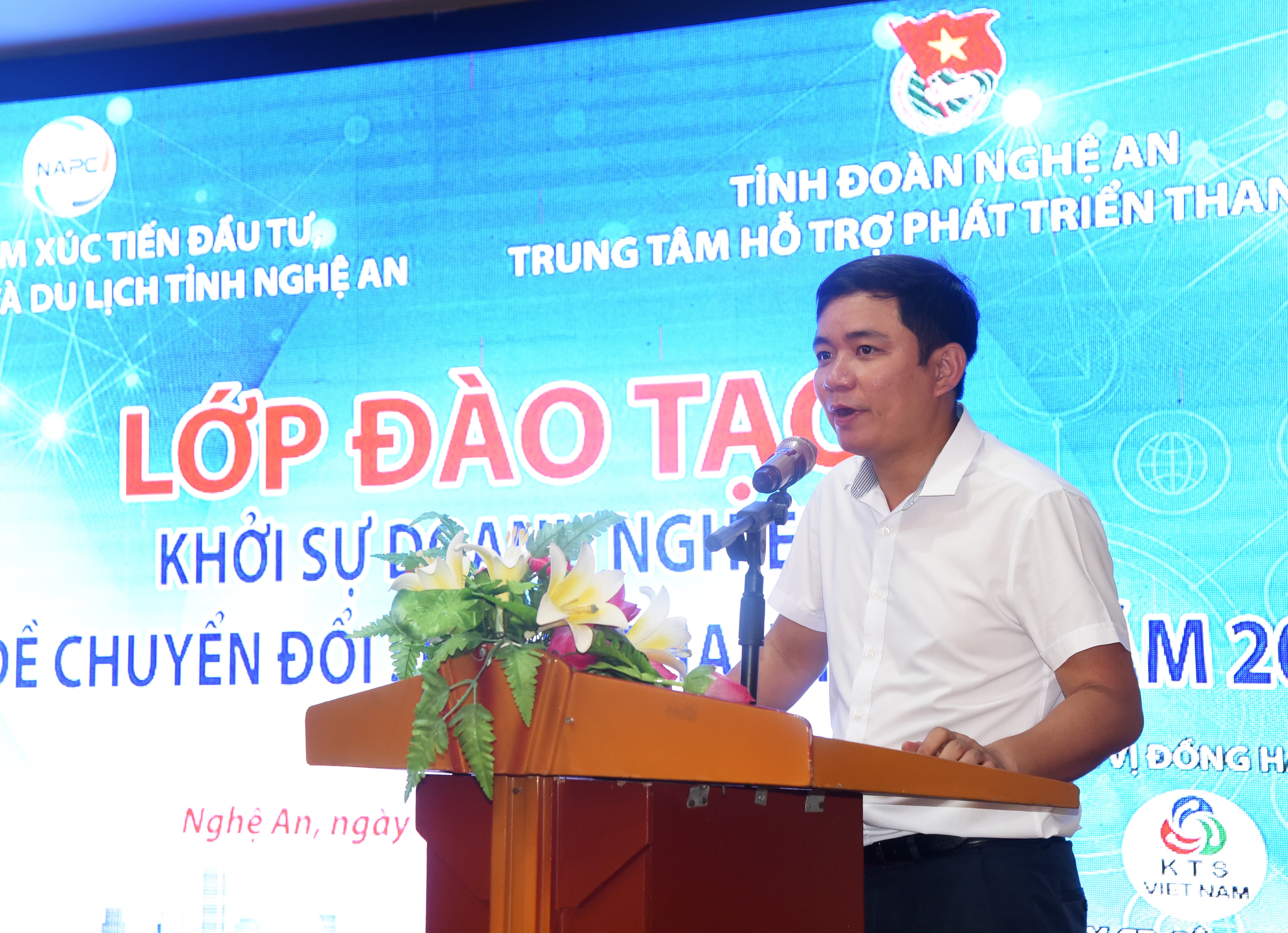 Đại diện Trung tâm Xúc tiến đầu tư, thương mại và du lịch tỉnh bày tỏ mong muốn tiếp tục phối hợp với Tỉnh đoàn để triển khai các lớp đào tạo, đồng thời lựa chọn “hạt nhân” là những nhân tố điển hình để nhân rộng mô hình chuyển đổi số, dành quan tâm, kết nối sự hỗ trợ từ các chuyên gia. Ảnh: TG