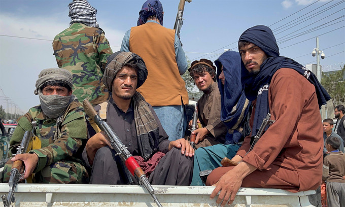 Các thành viên Taliban đi tuần tại thủ đô Kabul của Afghanistan ngày 31/8. Ảnh: Reuters.
