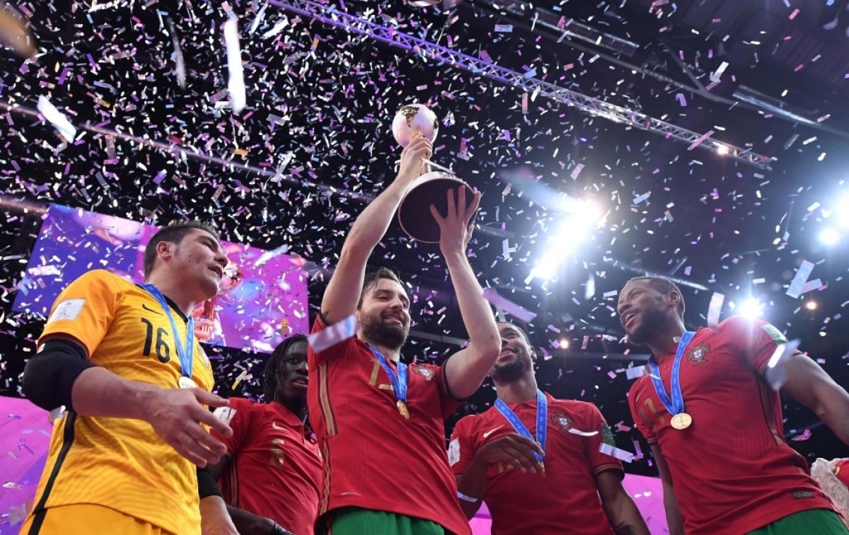 Các cầu thủ Bồ Đào Nha ăn mừng chức vô địch Futsal World Cup 2021. (Ảnh: Getty). 