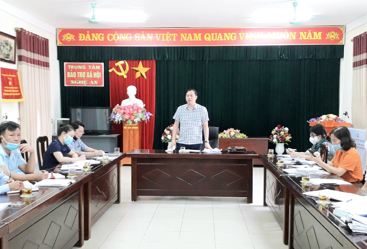 Quang cảnh buổi làm việc với Trung tâm bảo trợ xã hội tỉnh. Ảnh Nguyễn Thị Vân