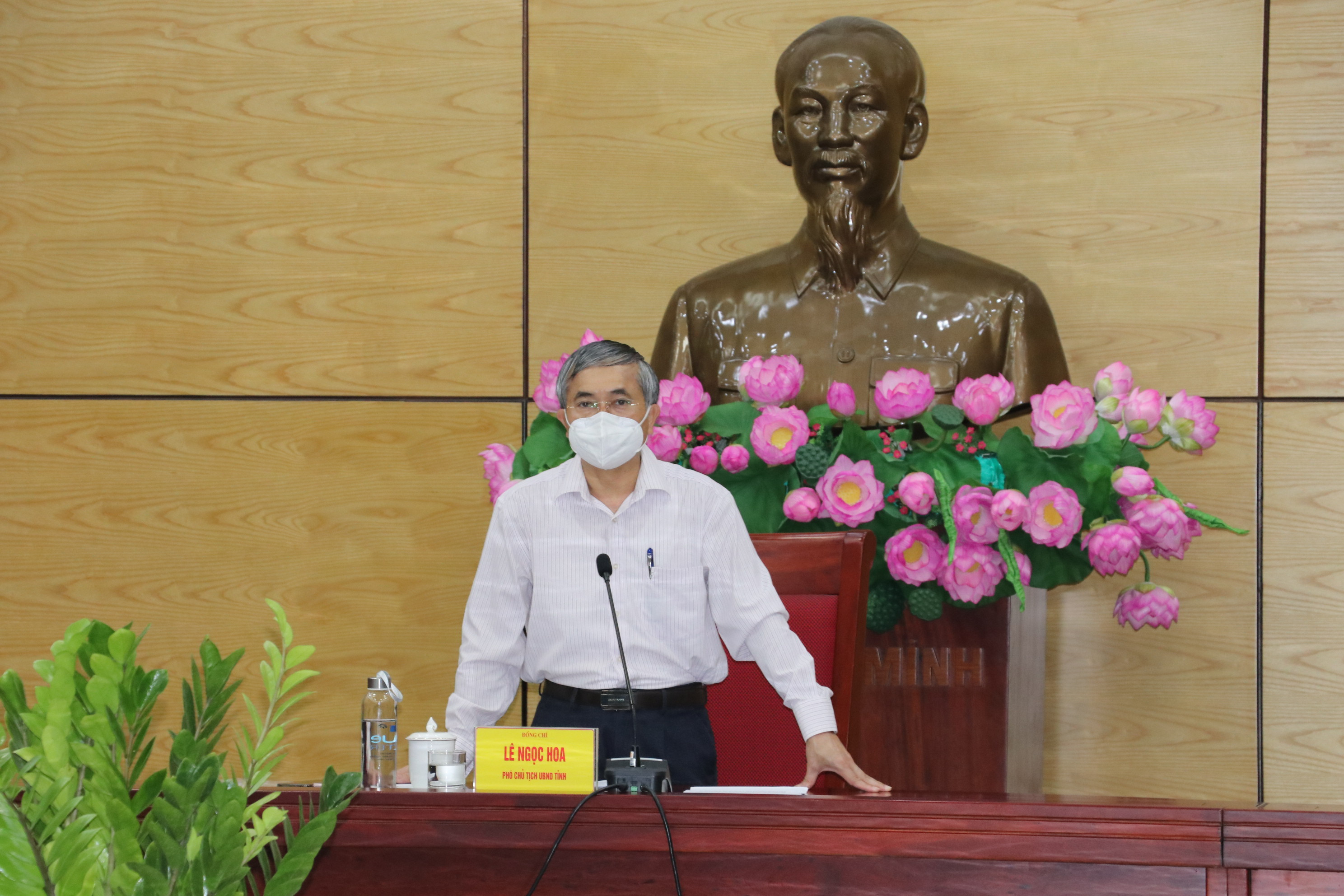 Phát biểu kết luận tại buổi Giao ban, Phó Chủ tịch UBND tỉnh Lê Ngọc Hoa đề nghị các sở, ban ngành tiếp tục rà soát lại chính sách để trả lời các kiến nghị của c