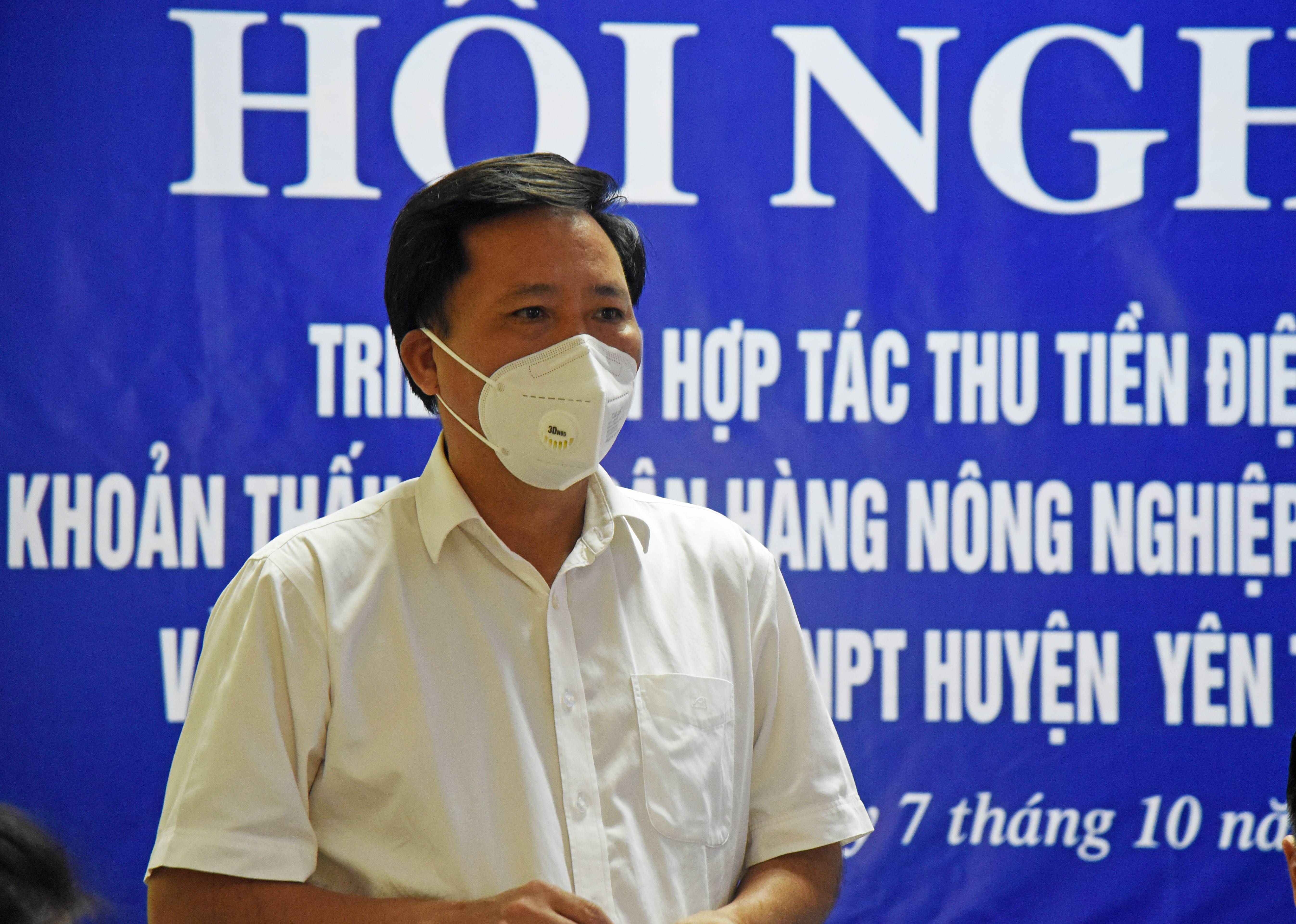 Ông Nguyễn Xuân Lợi - Phó Giám đốc Điện lực Nghệ An cho biết đơn vị đang đẩy mạnh thanh toán tiền điện không sử dụng tiền mặt. Ảnh: TG