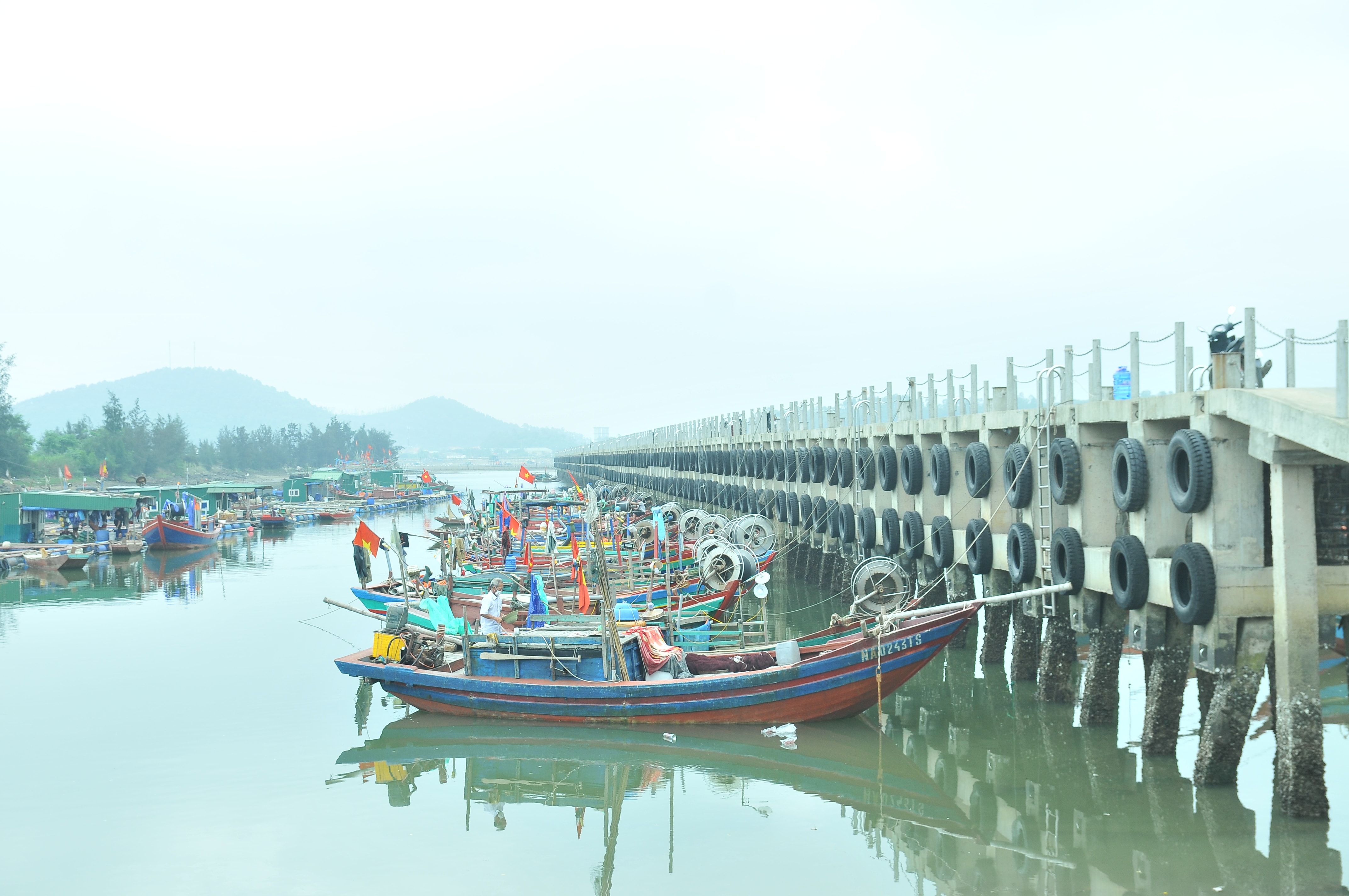 Theo quy hoạch hệ thống cảng biển, Nghệ An nằm trong nhóm cảng biển số 2 gồm 6 cảng biển: Thanh Hóa, Nghệ An, Hà Tĩnh, Quảng Bình, Quảng Trị và Thừa Thiên Huế. Ảnh: Tiến Đông