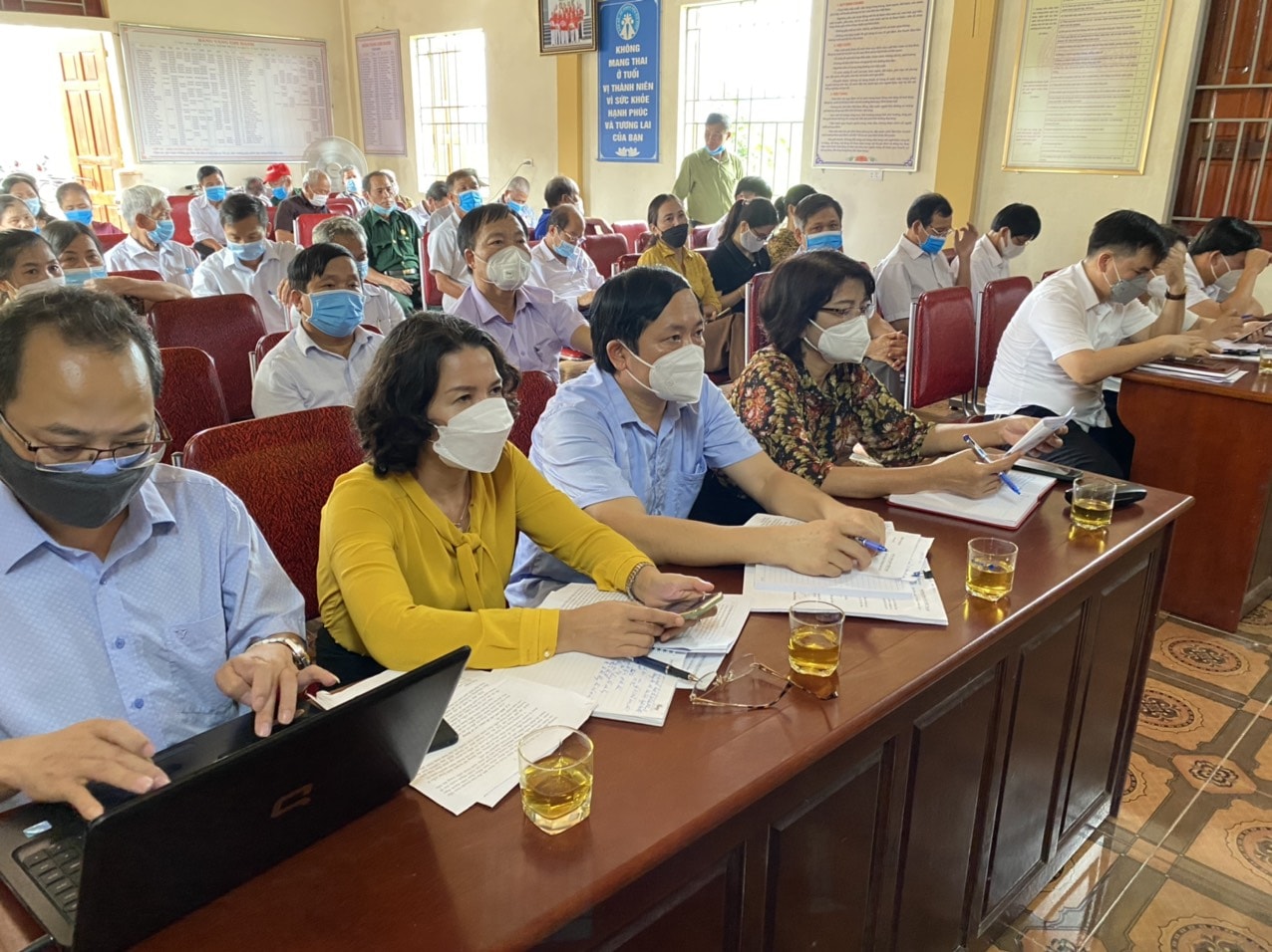 Dự cuộc sinh hoạt có đại diện Ban Tổ chức Tỉnh ủy, Thường trực Huyện ủy Nam Đàn, Bí thư một số chi bộ trên địa bàn xã và toàn bộ đảng viên của chi bộ. 