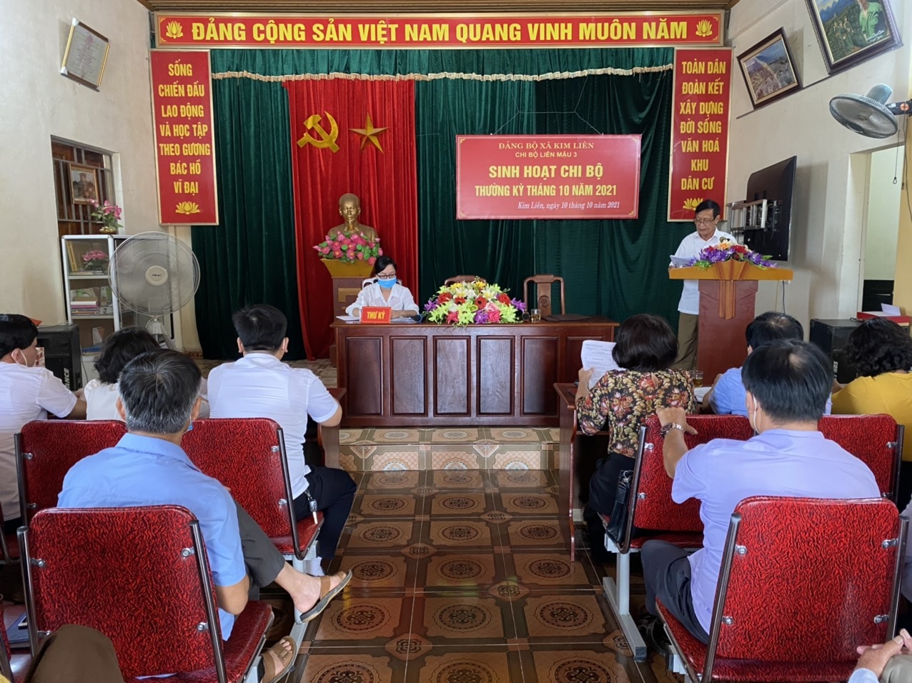 Toàn cảnh buổi sinh hoạt chi bộ Liên Mậu- Kim Liên- Nam Đàn.