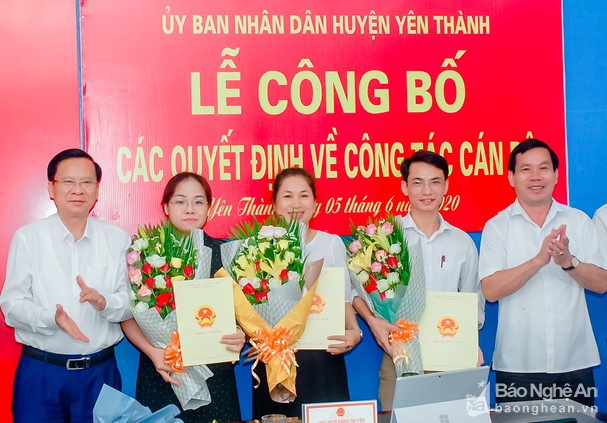  UBND huyện Yên Thành tổ chức lễ công bố các Quyết định về công tác cán bộ. Ảnh tư liệu
