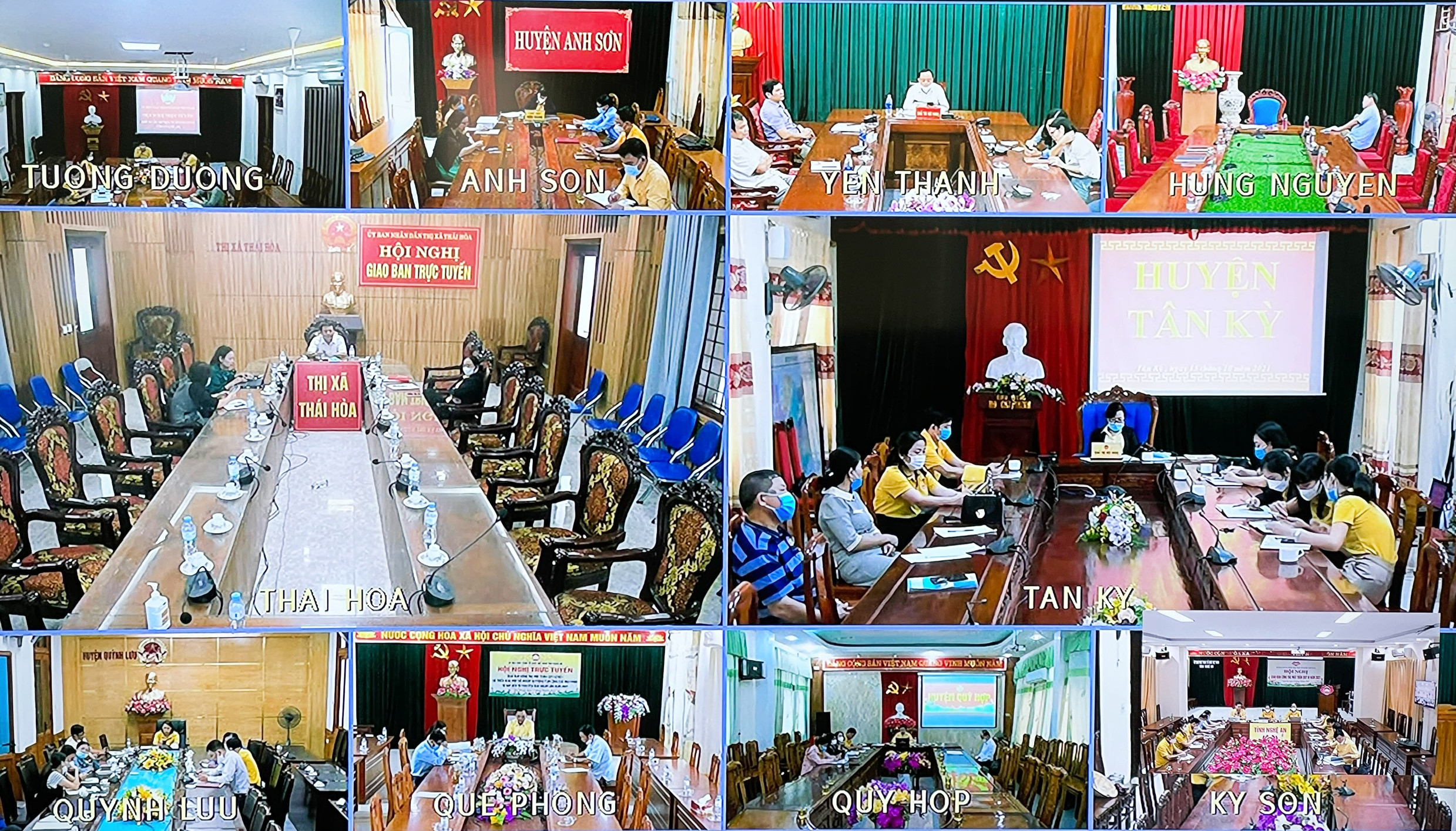 Hội nghị kết nối 21 điểm cầu huyện, thành thị của tỉnh Nghệ An. Ảnh: Thanh Lê