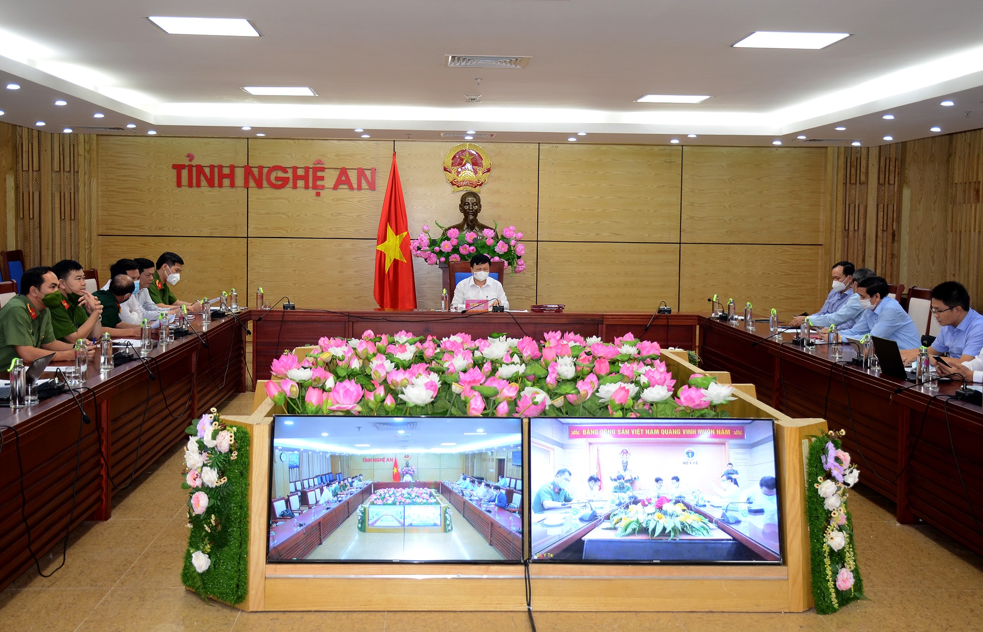 Điểm cầu Nghệ An tham dự hội nghị trực tuyến. Ảnh: Thành Chung