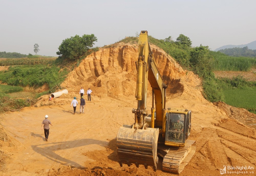 Ủy ban Kiểm tra nhiều địa phương lựa chọn đất đai để kiểm tra. Ảnh mang tính chất minh hoa của Mai Hoa