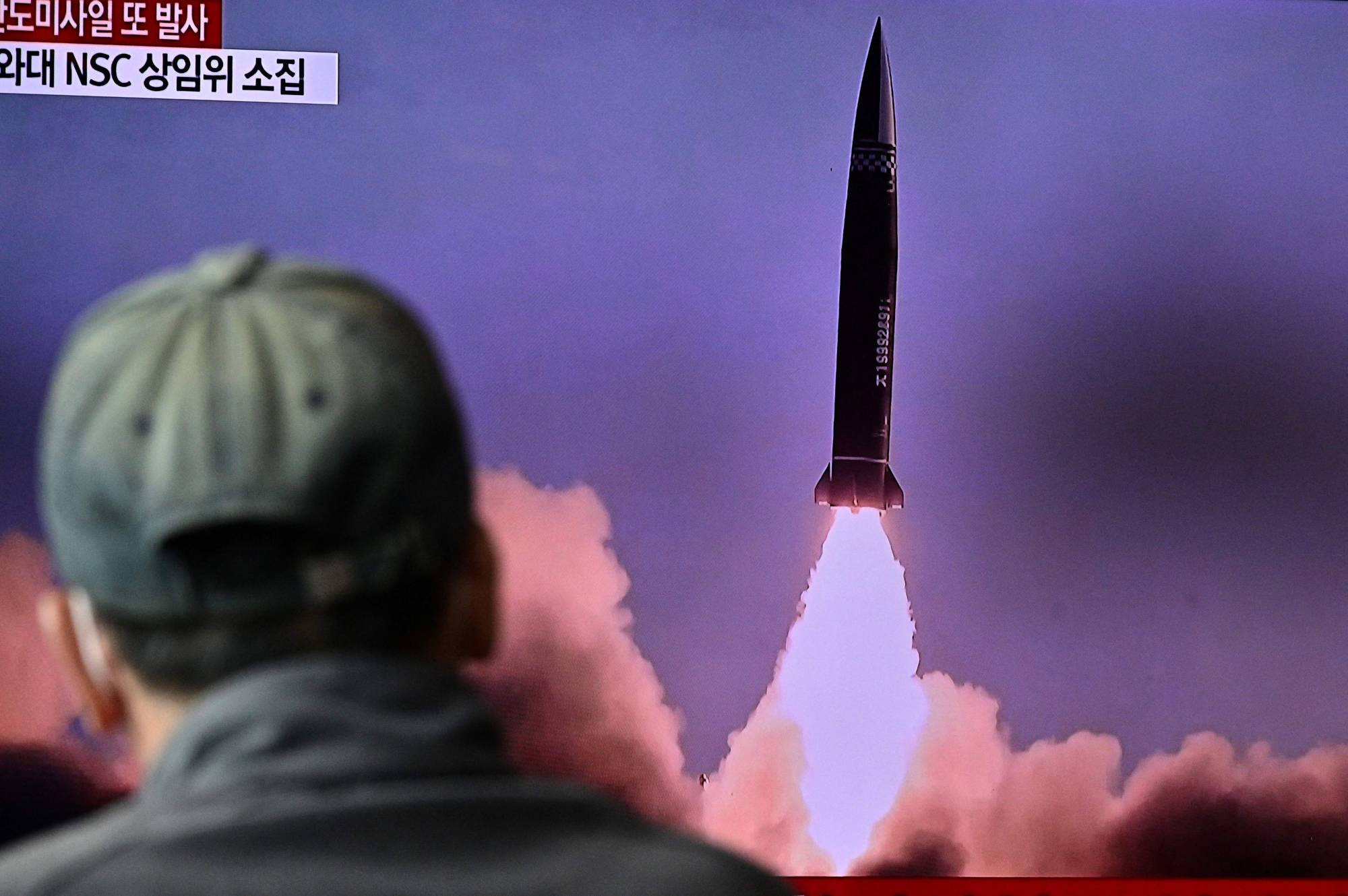 Chuyên gia đánh giá Triều Tiên che lấp thất bại kinh tế bằng các vụ phóng tên lửa. Ảnh: AP