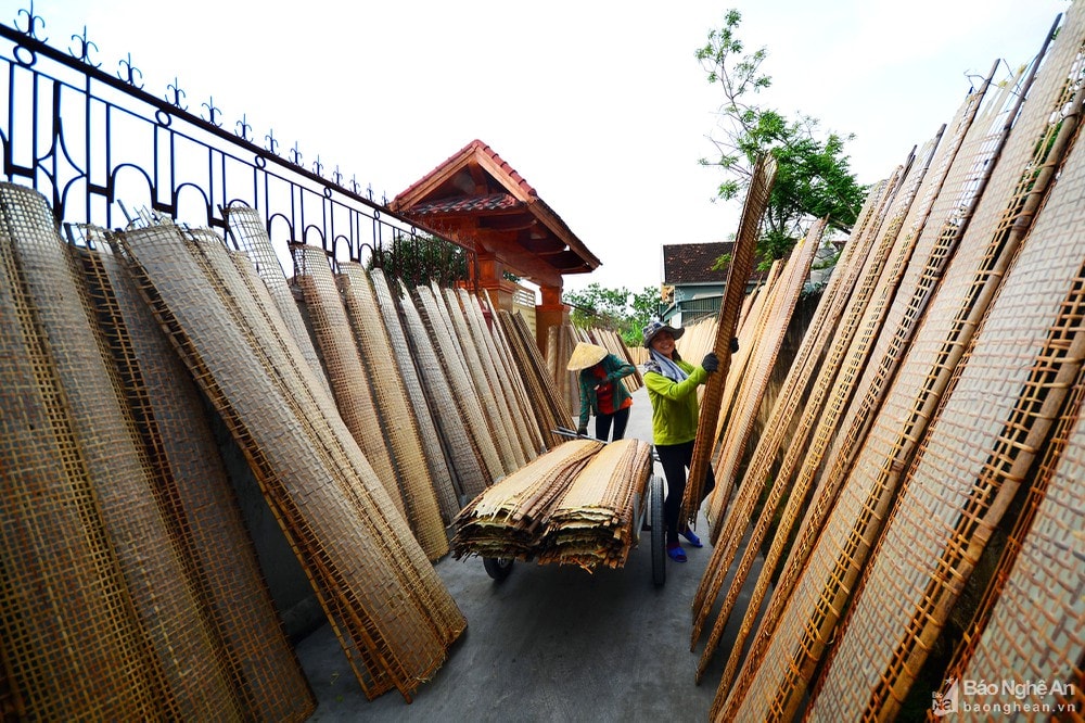 Làng nghề bánh đa tại Diễn Ngọc, Diễn Châu có lịch sử hàng trăm. Ảnh Tư liệu Báo Nghệ An. Tác giả: Trần Cảnh Yên.