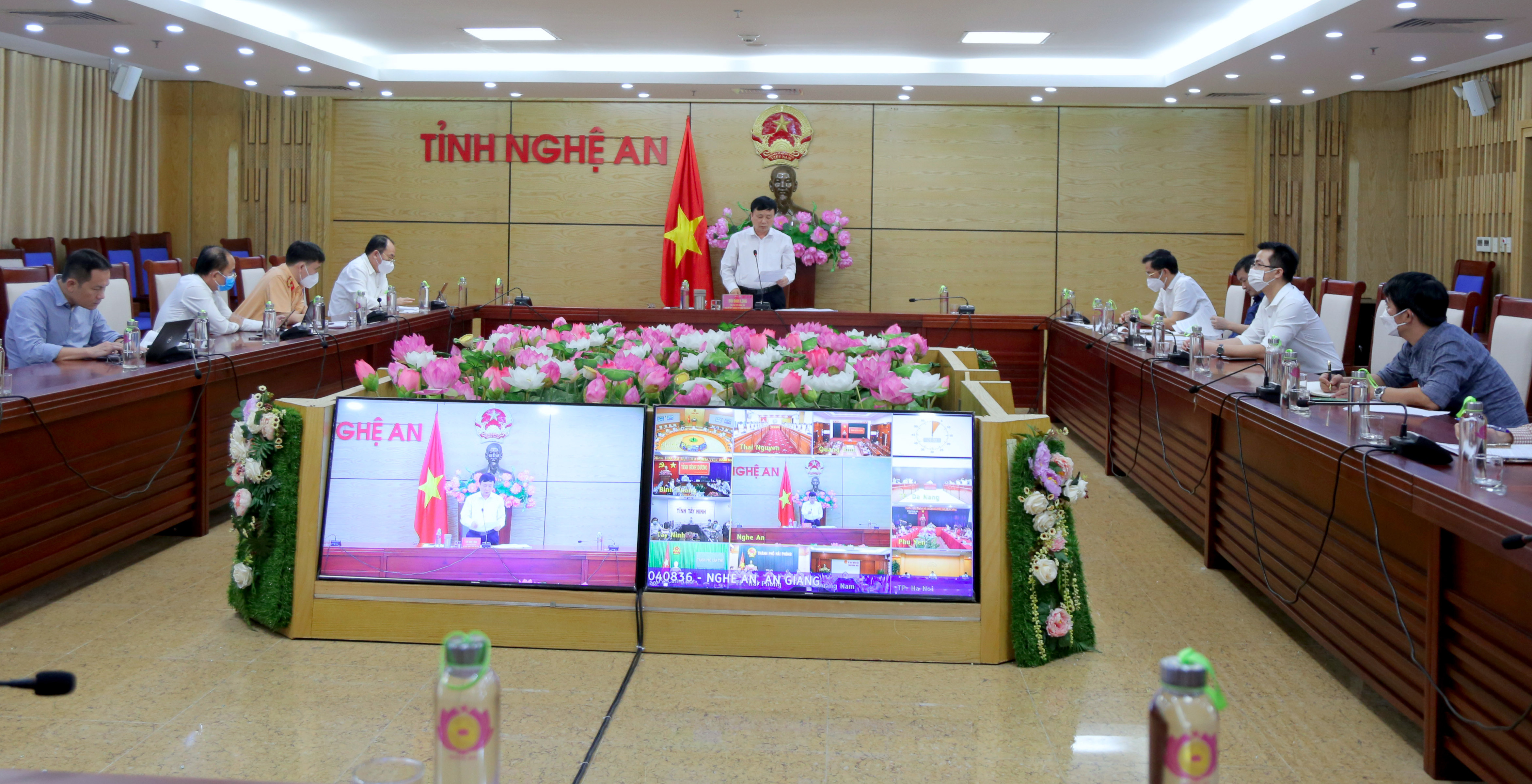 Tại đầu cầu Nghệ An. Ảnh Thu Huyền