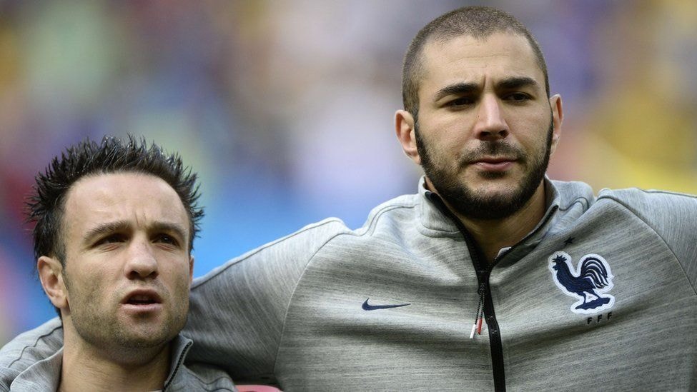 Valbuena và Benzema đều bị loại khỏi đội tuyển Pháp sau vụ bê bối năm 2015. Tháng 5/2021, Benzema được HLV Didier Deschamps gọi lại đội tuyển để dự Euro. Ảnh: BBC