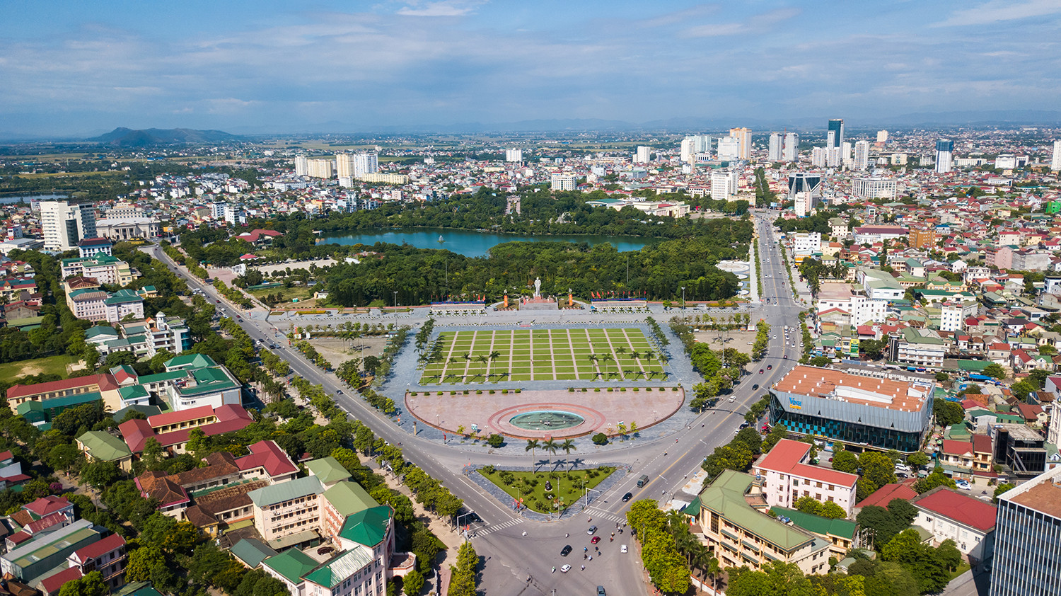 Toàn cảnh khu vực trung tâm thành phố Vinh, Nghệ An. Ảnh: Lê Thắng