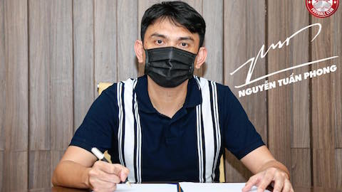 cuối mùa giải 2020, chủ tịch kiêm HLV Vũ Tiến Thành của đội bóng Sài Gòn đã thanh lý Tuấn Phong cùng một loạt cầu thủ của CLB, khiến đội bóng tuột dốc ở mùa giải 2021.