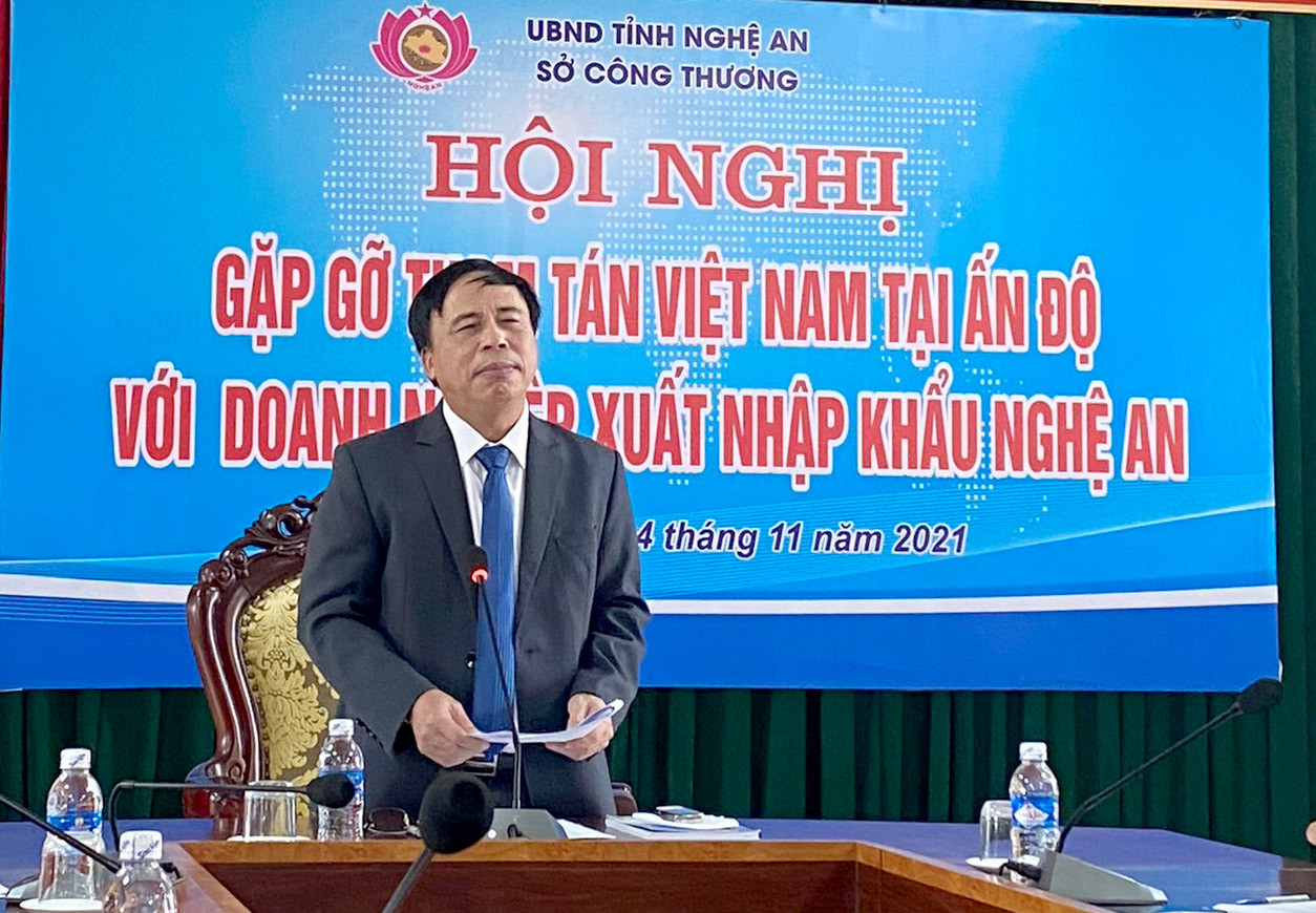 Giám đốc Sở Công Thương Phạm Văn Hóa phát biểu tại hội nghị. Ảnh TH
