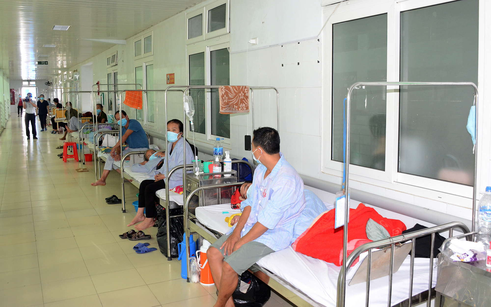 Bệnh viện HNĐK Nghệ An sắp xếp, bố trí lại khoa, phòng để chống dịch Covid-19. Ảnh: Thành Chung