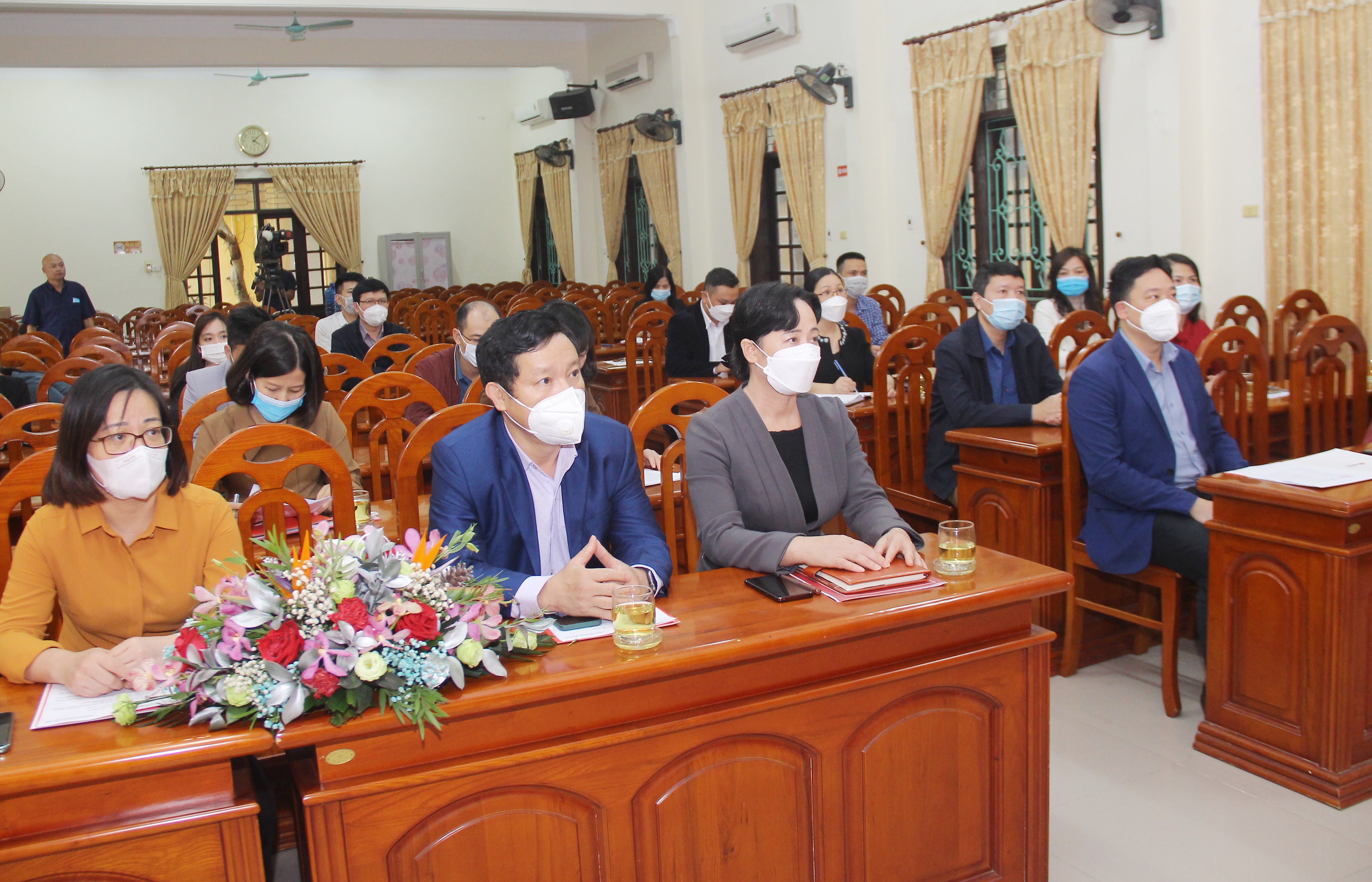 Các đại biểu tham dự lễ công bố Quyết định thành lập chi bộ Ngân hàng TMCP Hàng Hải, chi nhánh Nghệ An. Ảnh: Mai Hoa