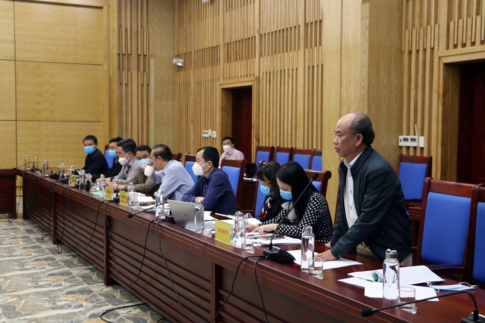 Đại diện Vụ Khai thác thỷ sản, Bộ Nông nghiệp & PTNT, thành viên đoàn công tác nêu một số kiến nghị, đề xuất qua kiểm tra. Ảnh: Nguyễn Hải