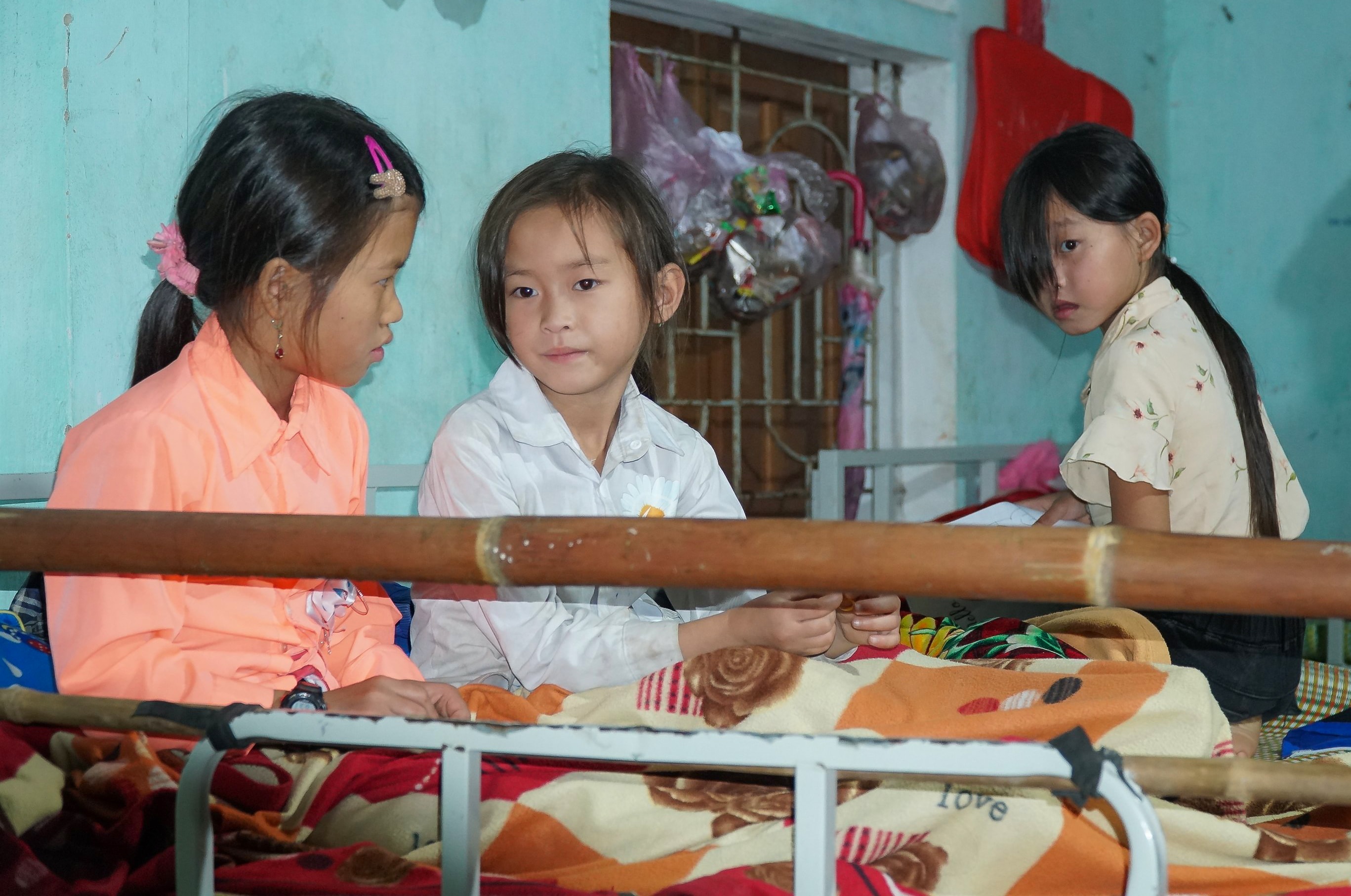Mô hình trường tiểu học bán trú đã được phủ kín ở huyện Kỳ Sơn Nghệ An và là mô hinh đang được nhân rộng ở nhiều huyện khác trong tỉnh. Về phía sở Giáo dục và Đào tạo Nghệ An cũng khuyến khích các cơ sở giáo dục tuy vào điều kiện thực tế để tổ chức bán trú cho học sinh với hình thức linh hoạt. Ảnh: Đức Anh