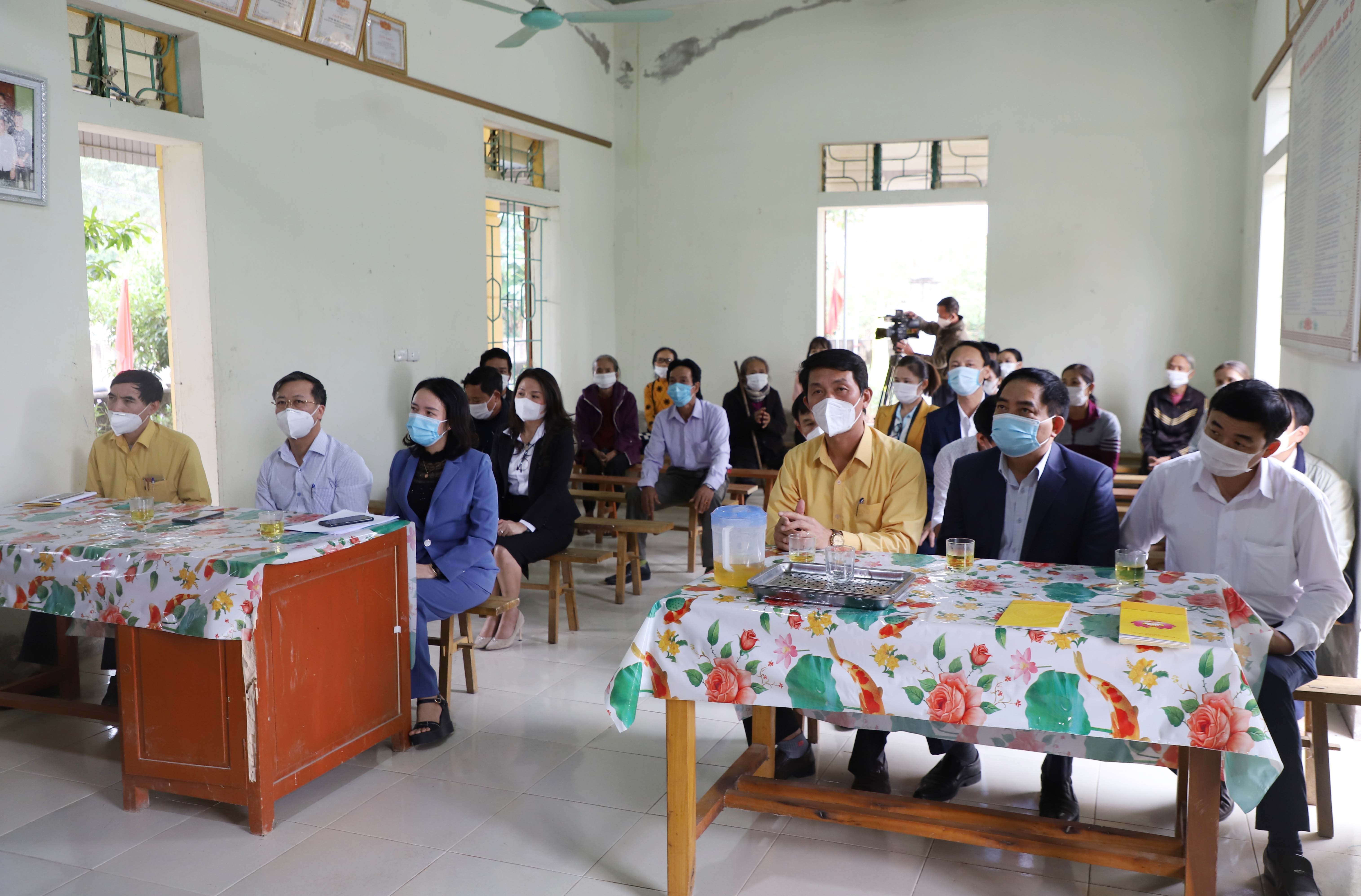 Cùng dự có ông Nguyễn Quang Thành – Phó Chủ tịch Ủy ban MTTQ tỉnh và lãnh đạo Ủy ban MTTQ huyện Nam Đàn.