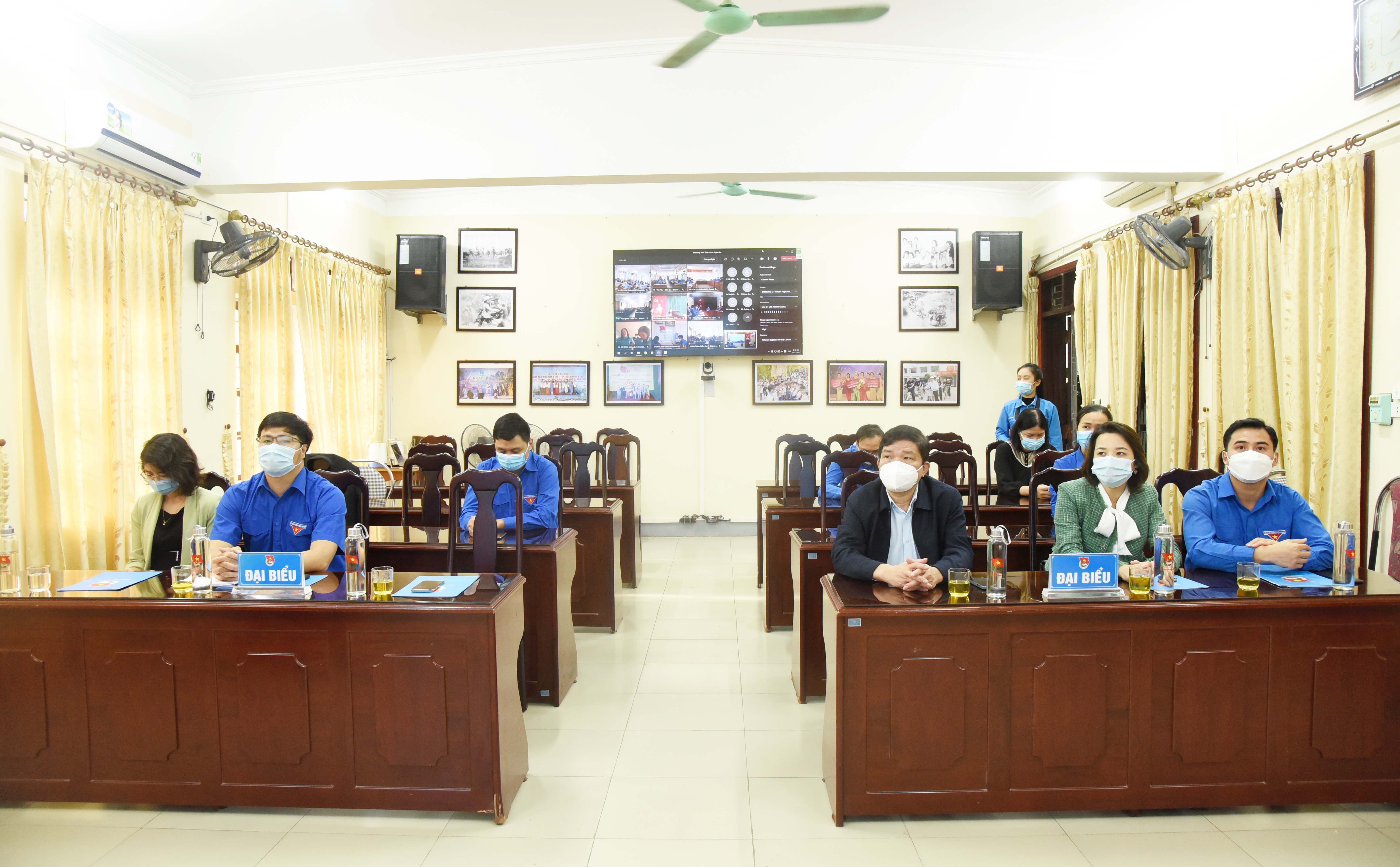 Tham dự khai mạc lớp tập huấn có các đồng chí: Hoàng Đình Tuấn - Phó ban Dân vận Tỉnh ủy, Lê Văn Lương - Bí thư Tỉnh đoàn. Ảnh: TG