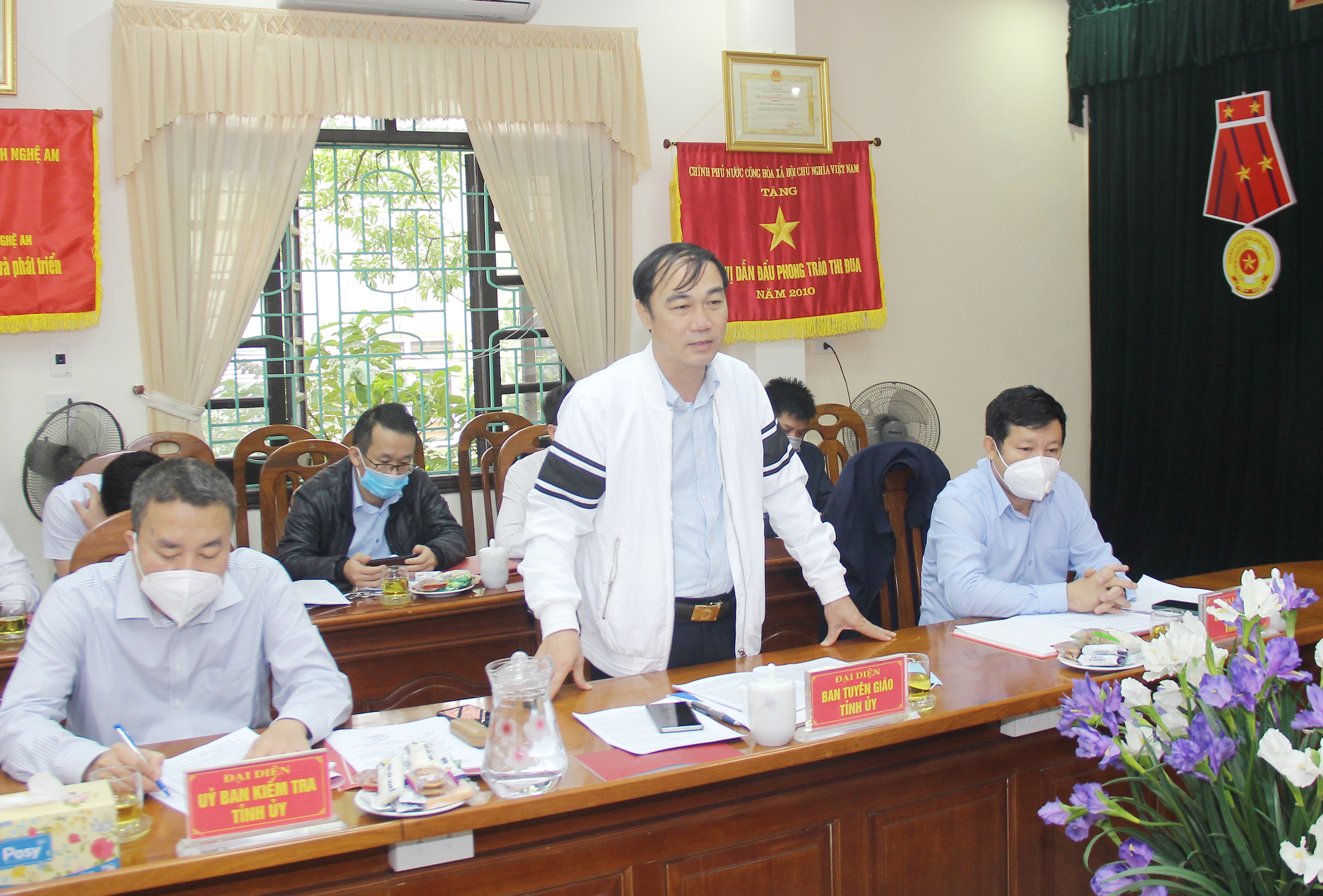 Đồng chí Trần Quốc Khánh - Phó trưởng ban Tuyên giáo Tỉnh ủy phát biểu tại hội nghị. Ảnh: Mai Hoa