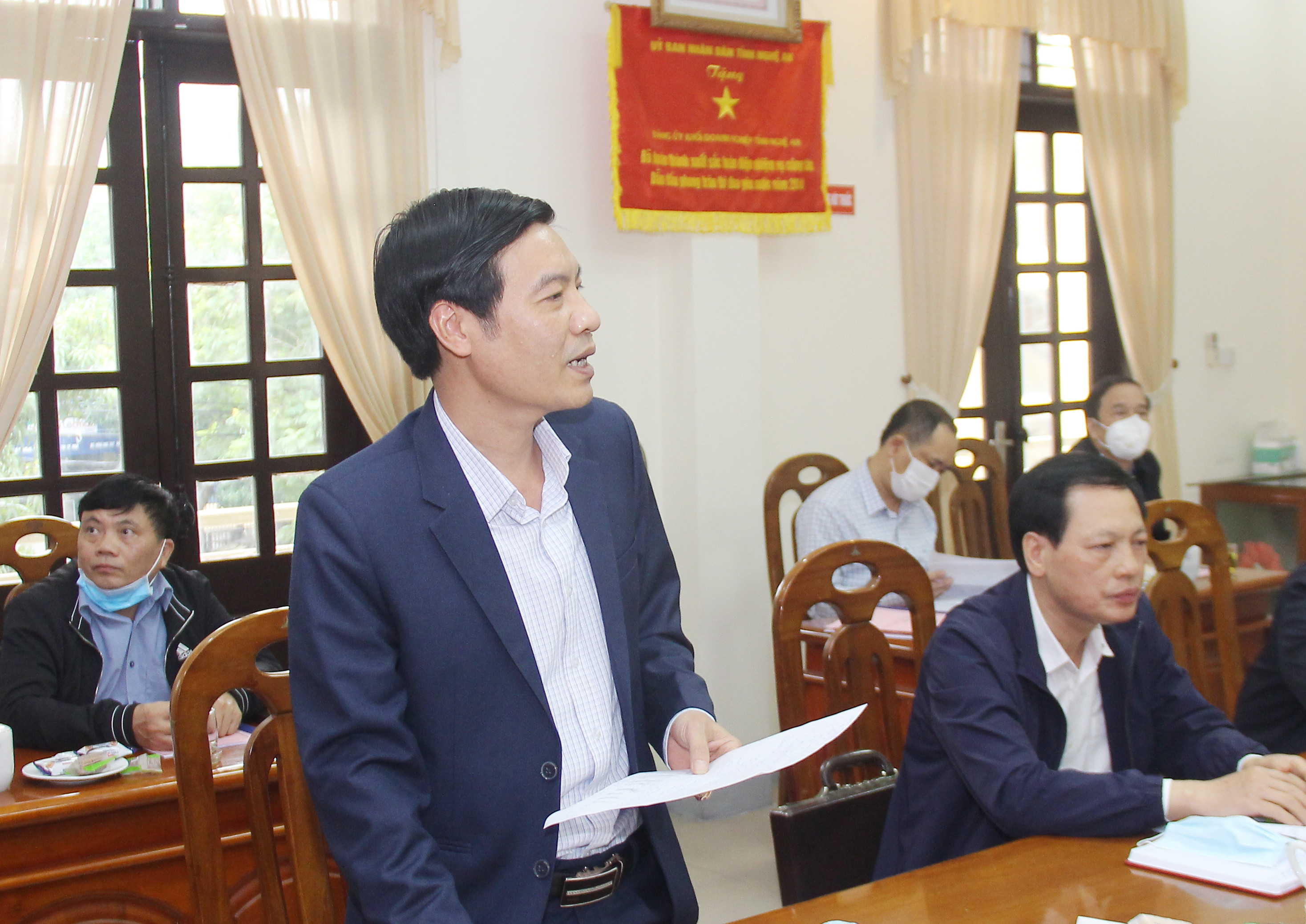 Đồng chí Thanh - Phó trưởng ban Thi đua - Khen thưởng tỉnh phát biểu tại hội nghị. Ảnh: Mai Hoa