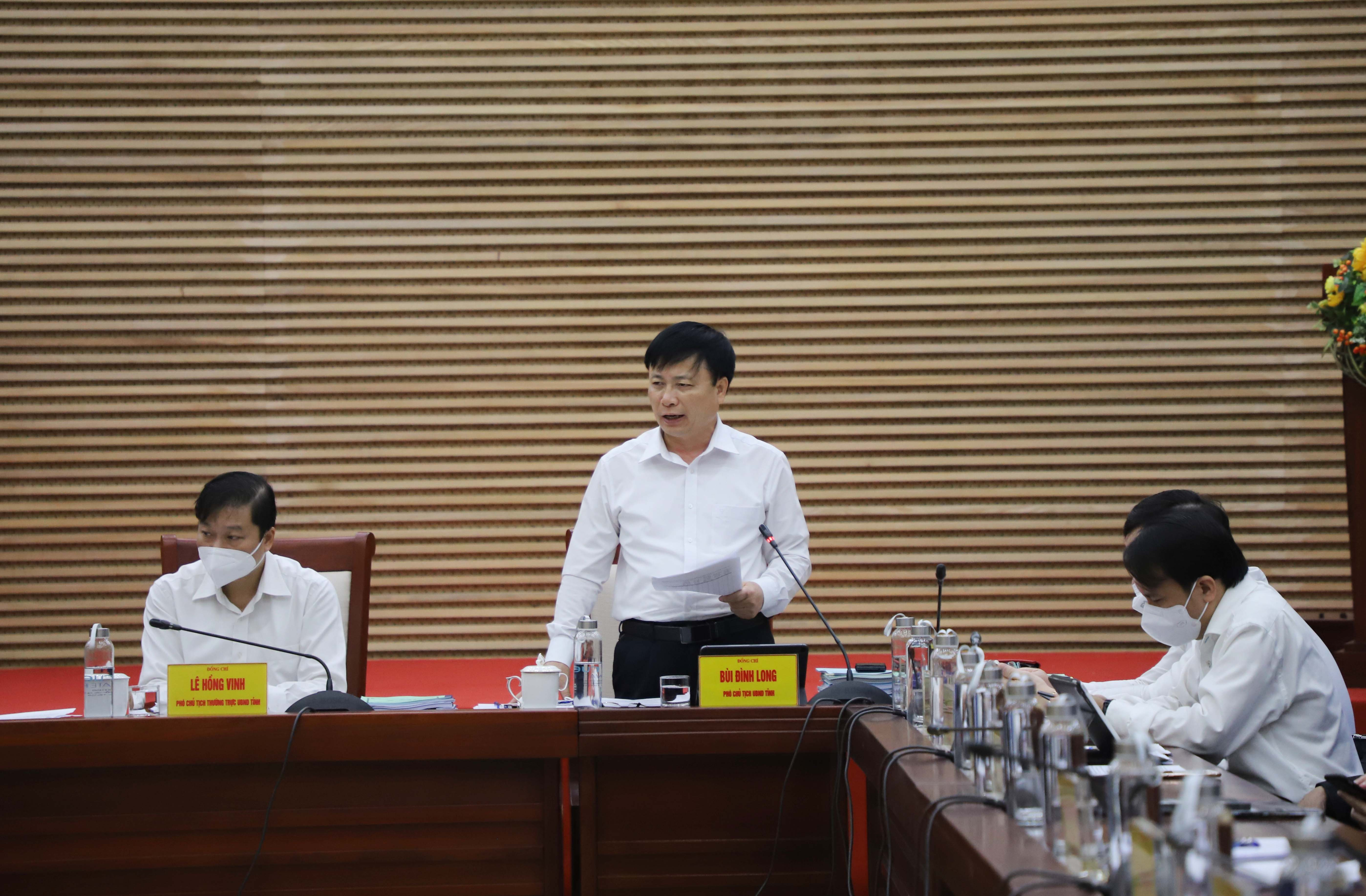 Phó Chủ tịch UBND tỉnh Bùi Đình Long phát biểu tại phiên họp. Ảnh: Phạm Bằng
