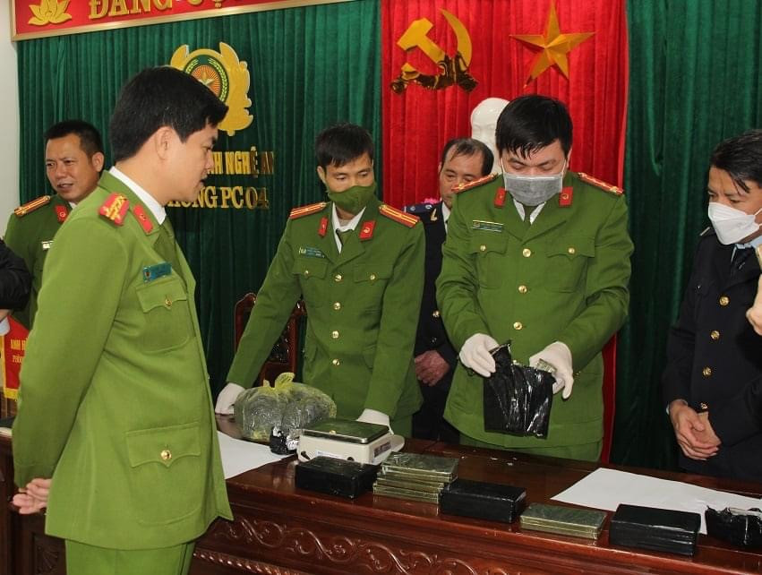 Lực lượng chức năng Nghệ An tổ chức giám định số ma túy thu giữ trong chuyên án 468M.