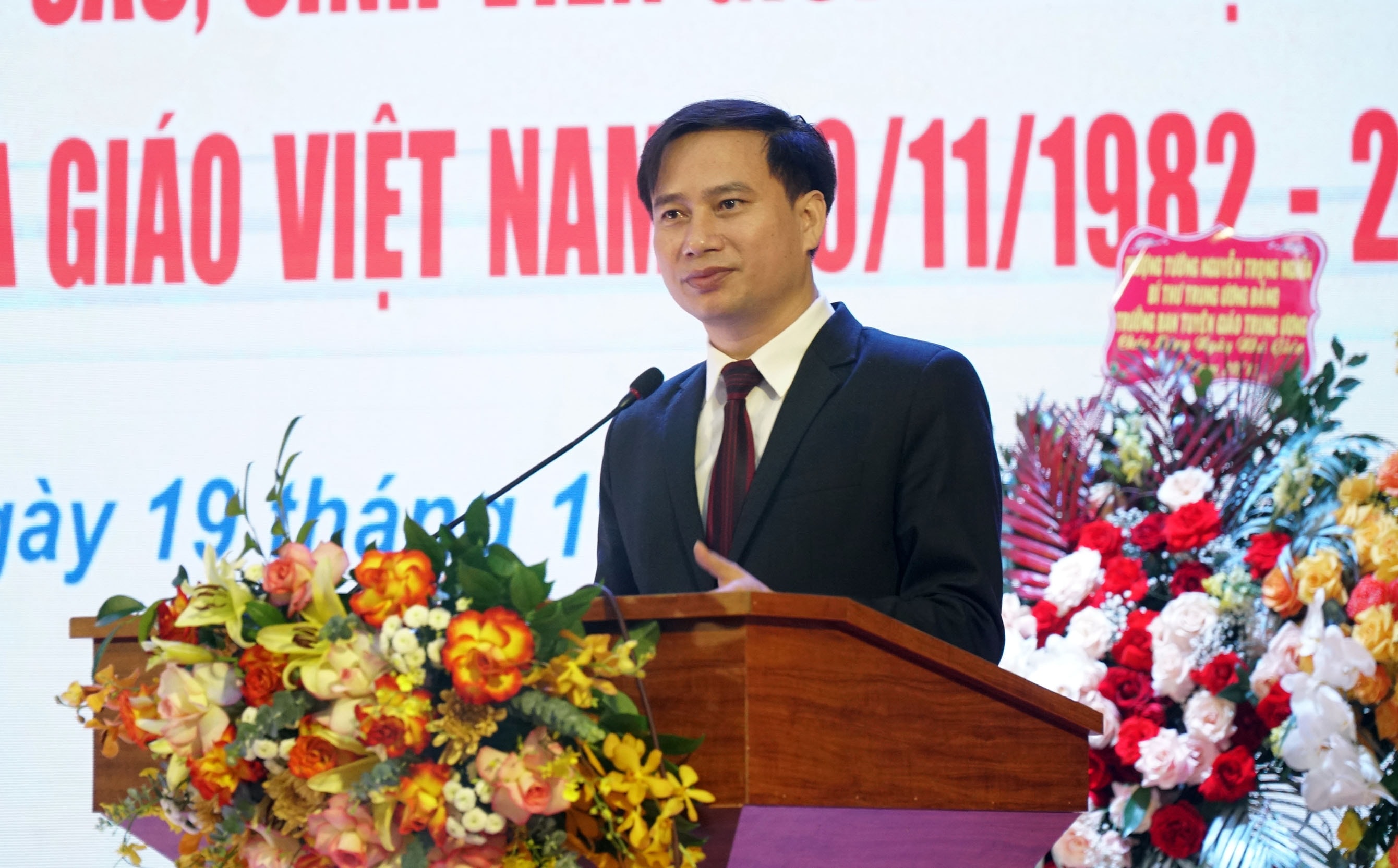 GS.TS Nguyễn Huy Bằng phát biểu tại buổi lễ khai giảng. Ảnh: MH