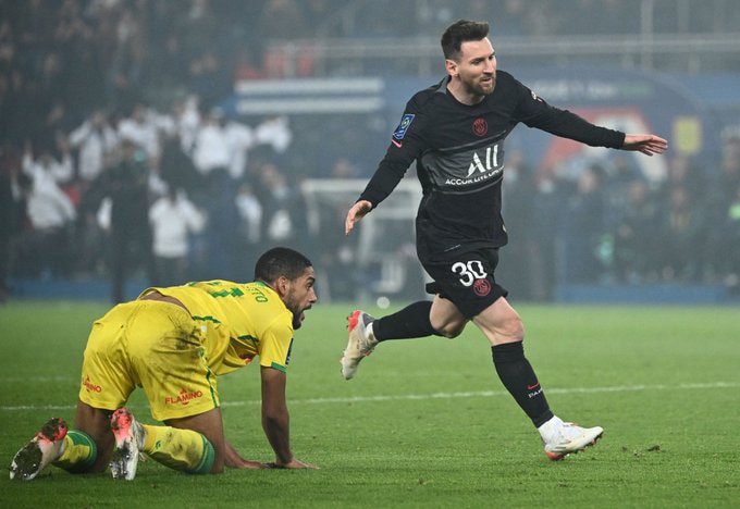 Messi lần đầu ghi bàn tại Ligue 1 ở trận PSG vs Nantes.