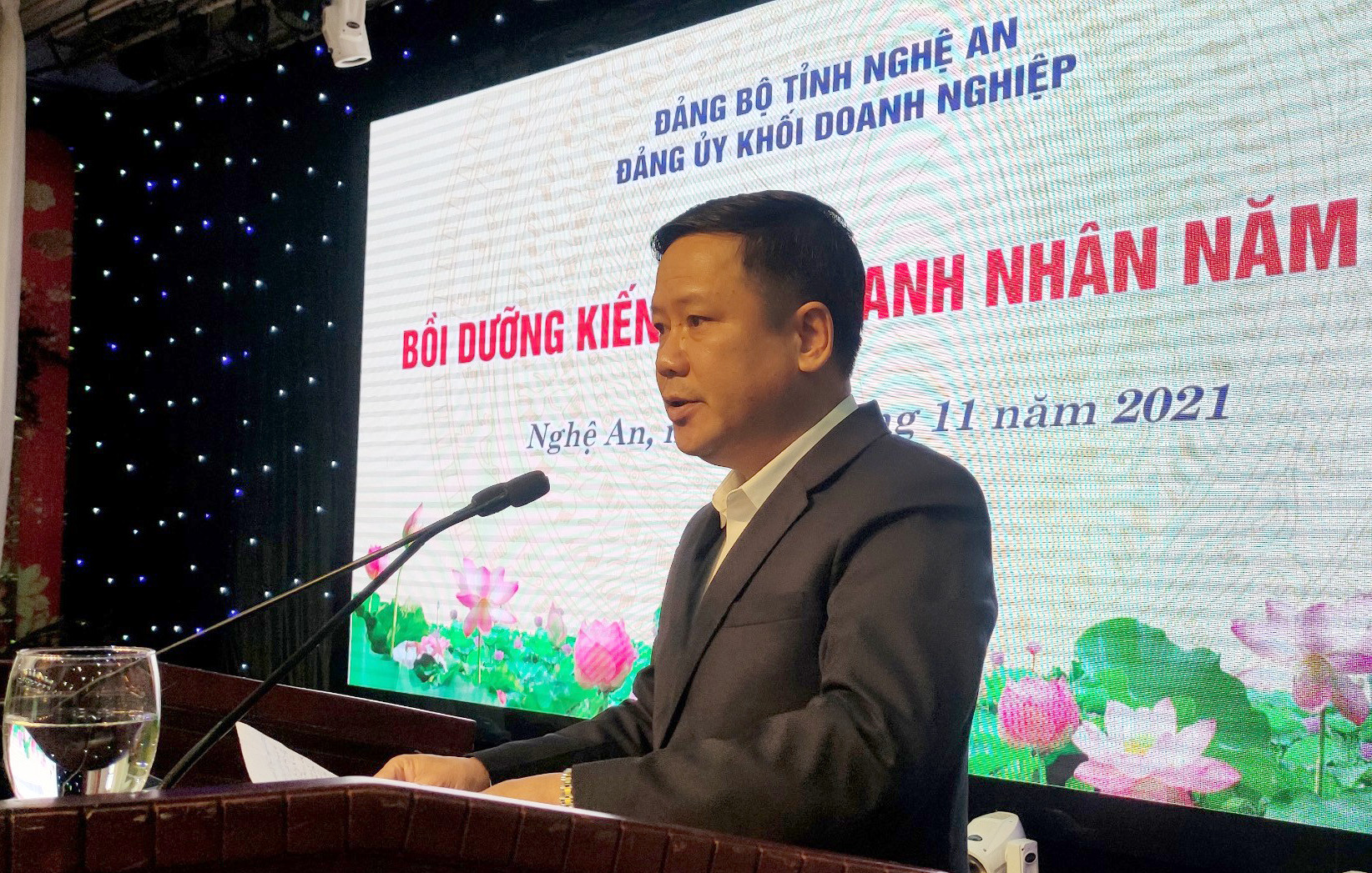 Đồng chí Trần Quang Hòa, Phó Bí thư Đảng ủy Khối phát biểu khai mạc lớp bồi dưỡng. Ảnh: Khánh Hồng
