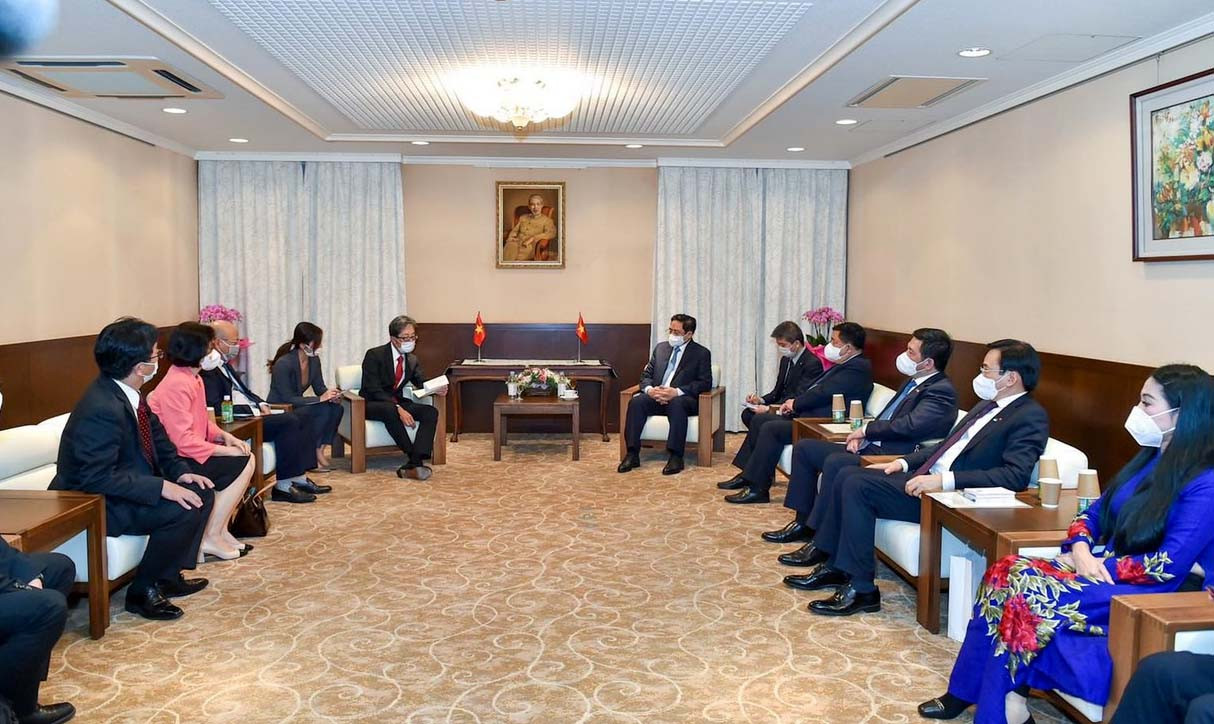 Ngày 23/11, đại diện các doanh nghiệp Sojitz, Vinamilk, Vilico đã tiếp kiến Thủ tướng trong buổi làm việc của Thủ tướng với các tập đoàn lớn của Nhật Bản