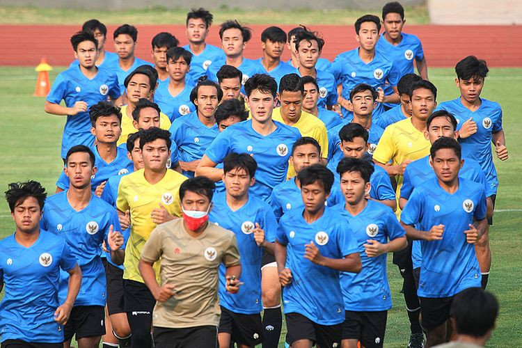Với 4 cầu thủ nhập tịch, rải đều ra 3 tuyến HLV Shin Tae-Yong tự tin sẽ cạnh tranh sòng phảng với Thái Lan, chủ nhà Singapore. Ảnh AFC