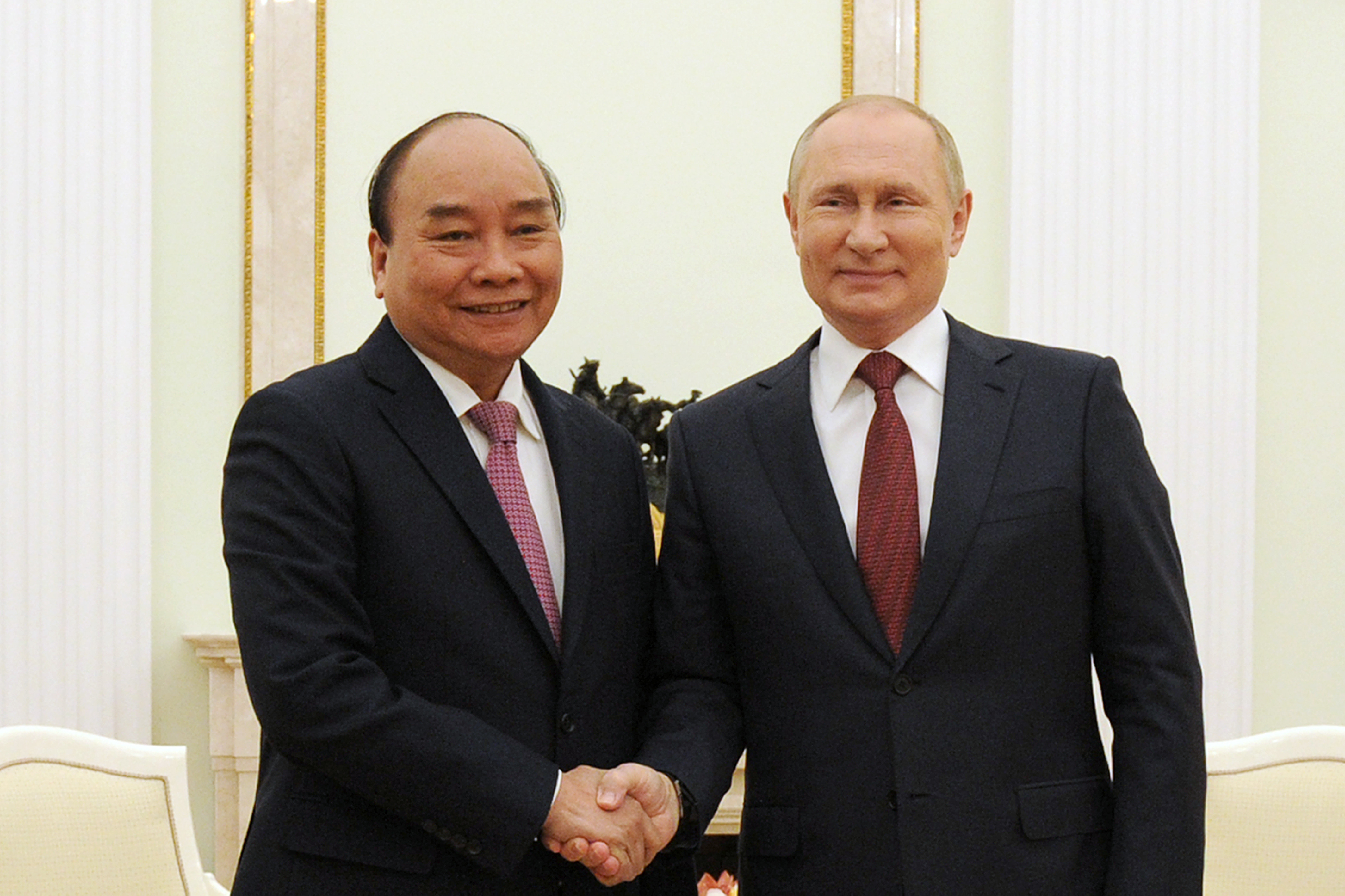 Chủ tịch nước Cộng hòa Xã hội Chủ nghĩa Việt Nam Nguyễn Xuân Phúc và Tổng thống Liên bang Nga Vladimir Putin có cuộc hội đàm ngày 30/11 tại Moscow (Nga).