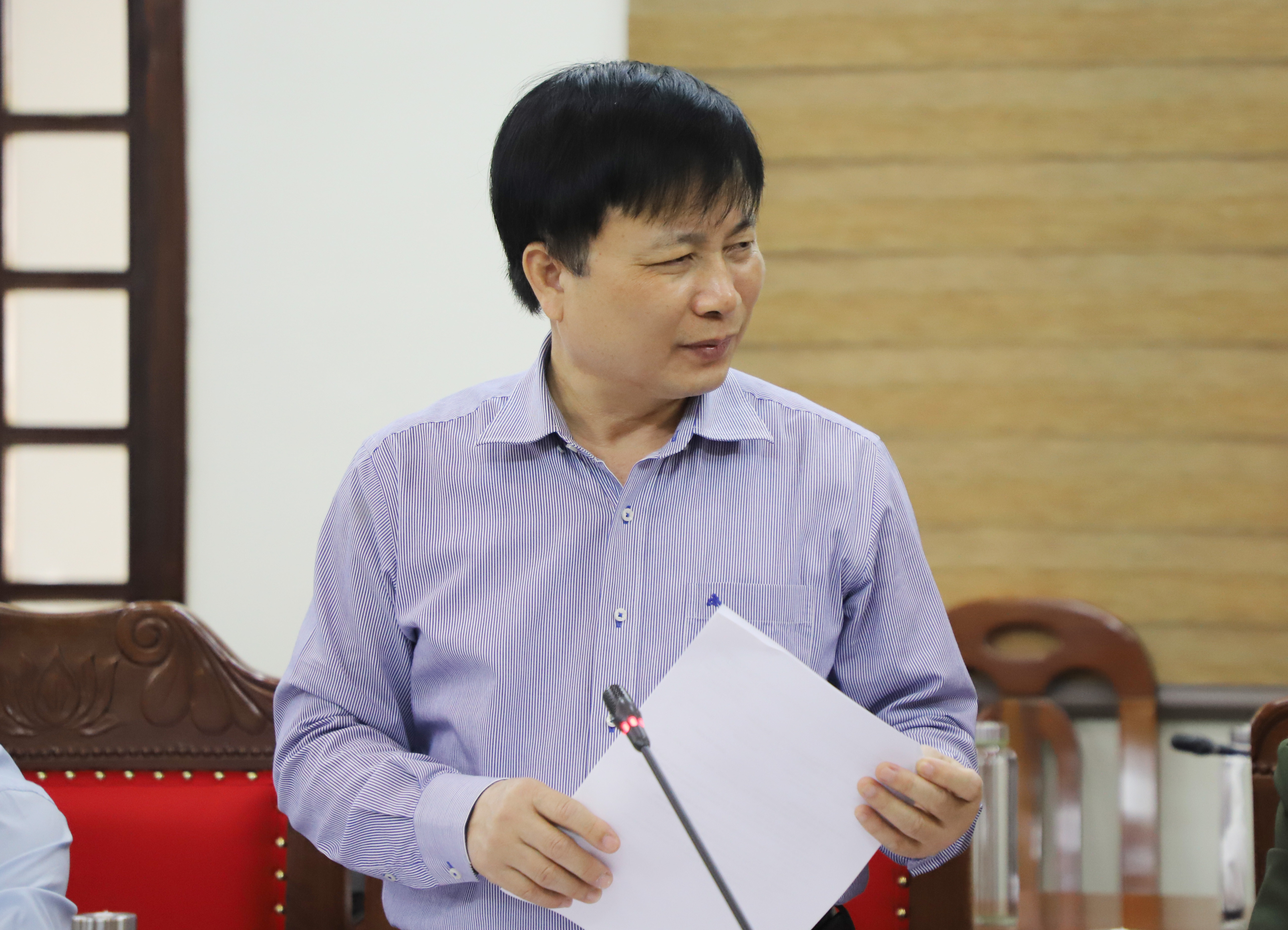 Đồng chí Bùi Đình Long - Phó Chủ tịch UBND tỉnh phát biểu tại buổi làm vịec. Ảnh: Phạm Bằng