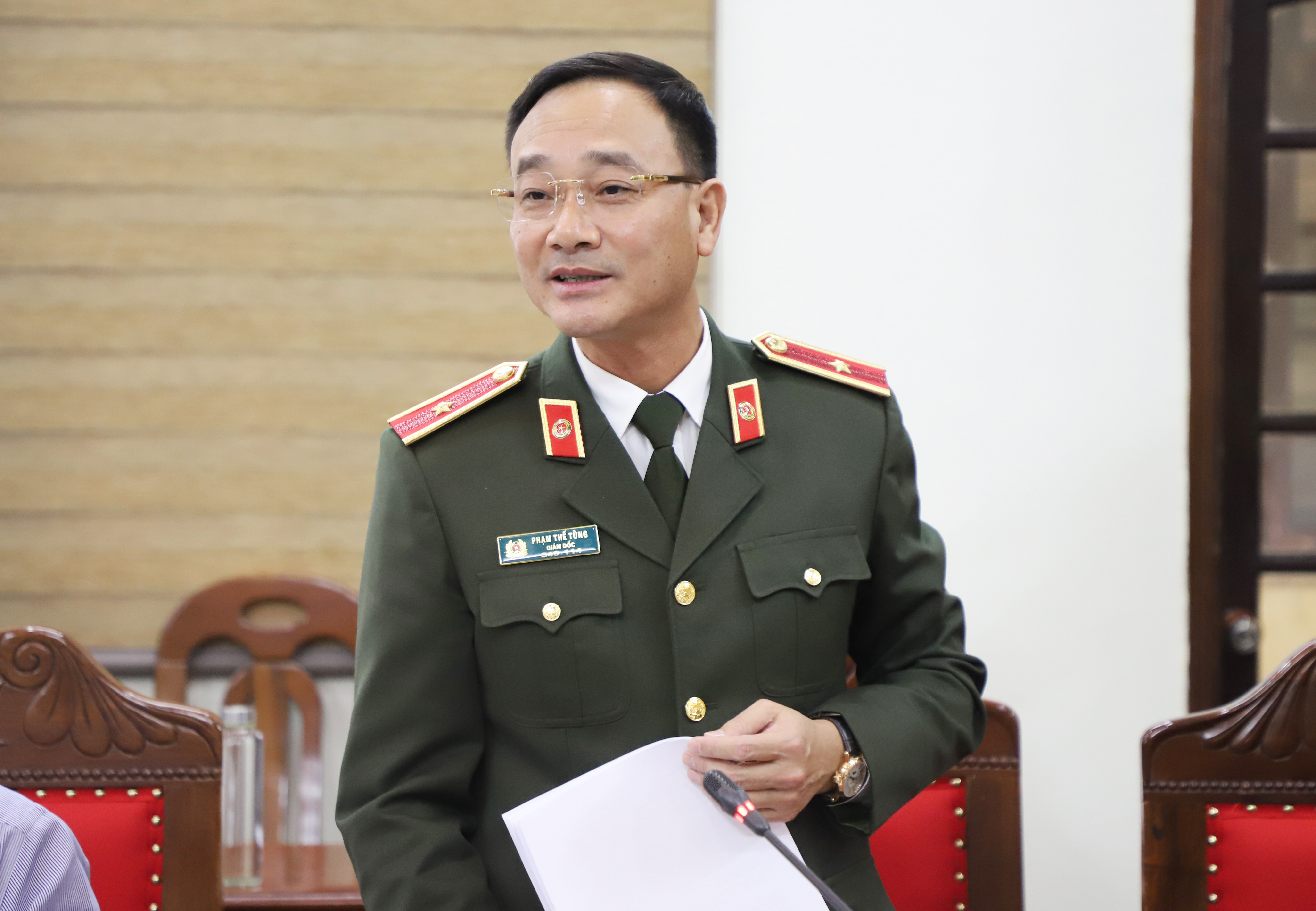 Đồng chí Thiếu tướng Phạm Thế Tùng - Giám đốc Công an tỉnh phát biểu tại buổi làm việc. Ảnh: Phạm Bằng