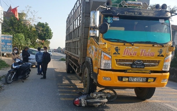 Hiện trường vụ tai nạn tại Quỳnh Lưu. Ảnh: Xuân Bảy