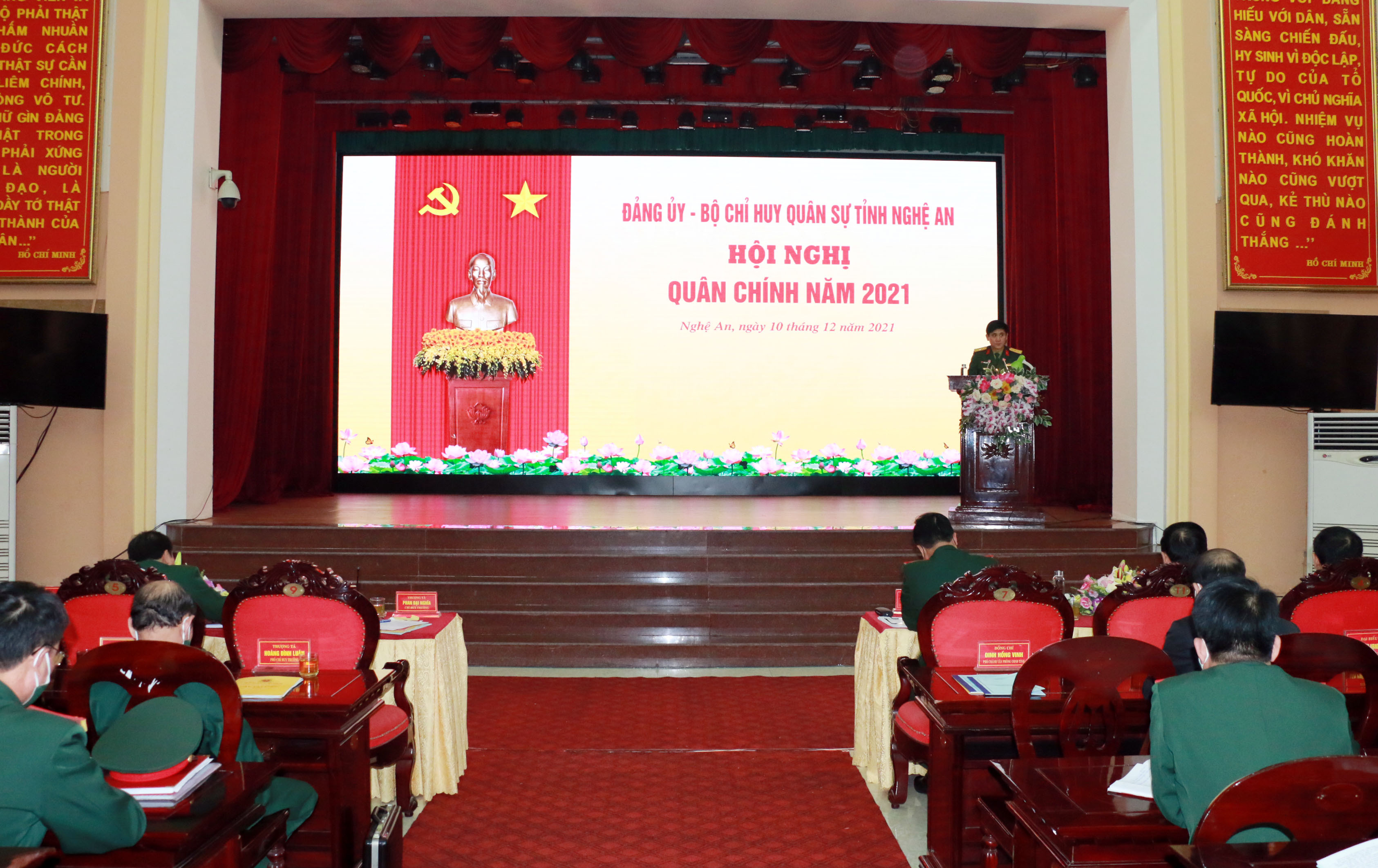 Thượng tá Phan Đại Nghĩa phát biểu tại hội nghị. Ảnh: MH