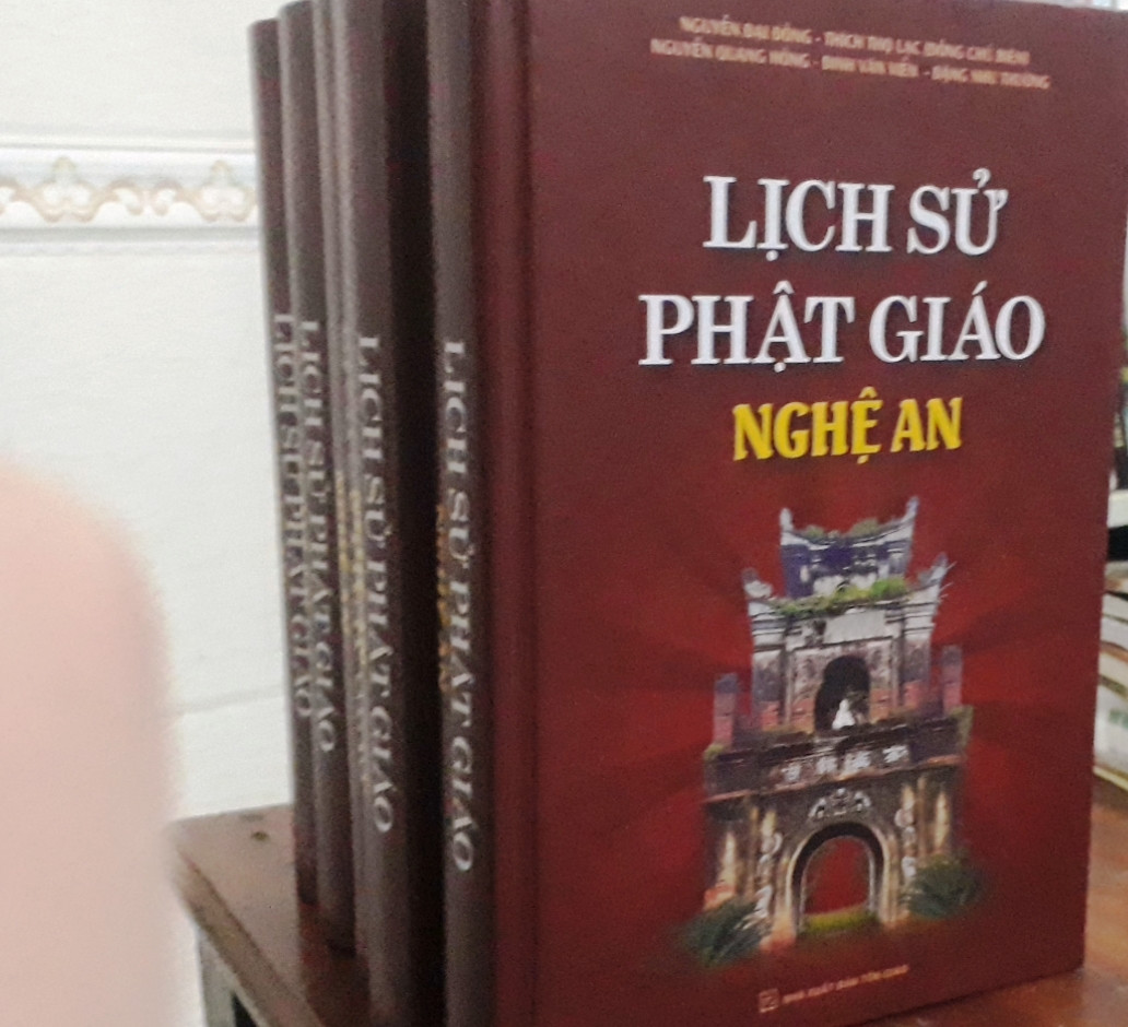 Bìa cuốn sách Lịch sử Phật giáo Nghệ An. Ảnh: Q.H