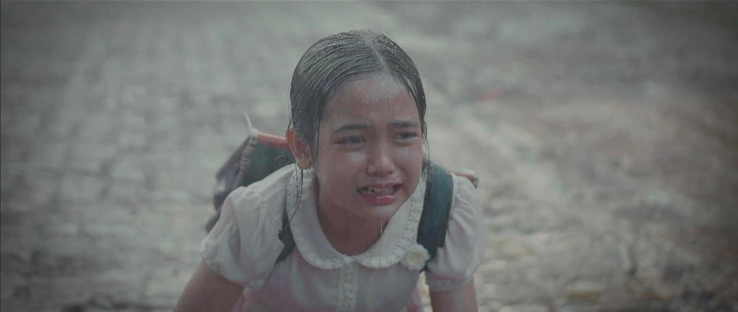  Chu Diệp Anh đảm nhiệm vai Hoa trong phim Thương ngày nắng về đang lên sóng giờ vàng VTV. Dù chỉ xuất hiện trong khoảng 5 tập đầu nhưng diễn xuất ấn tượng của cô bé cùng vẻ ngoài xinh xắn đã khiến Chu Diệp Anh có được lượng fan nhất định.