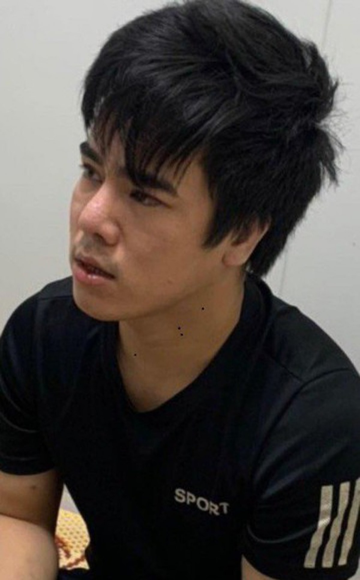 Chức tại cơ quan công an (Ảnh: Công an cung cấp).