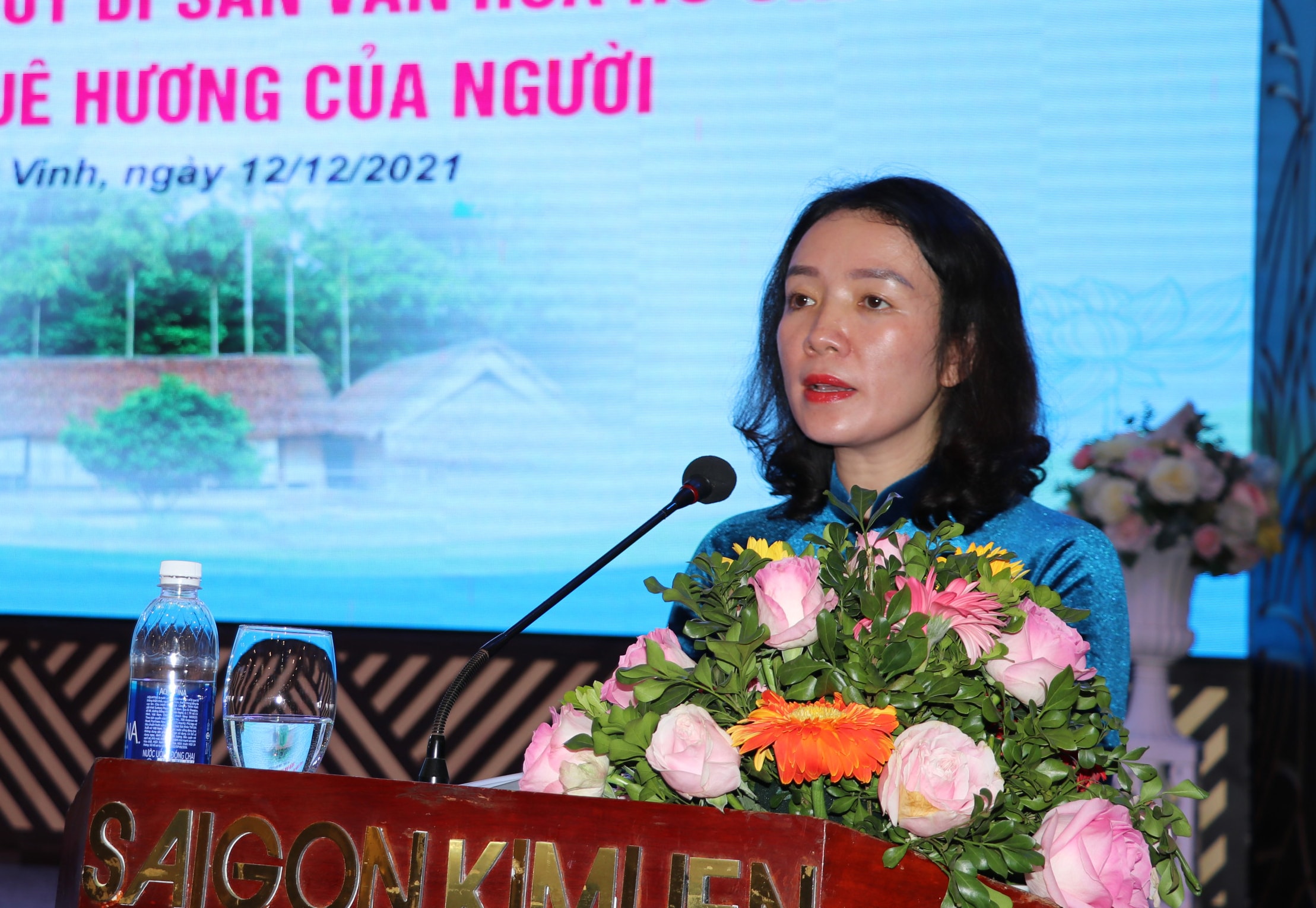 Đồng chí Trần Thị Mỹ Hạnh - Giám đốc Sở Văn hóa và Thể thao báo cáo đề dẫn hội thảo. Ảnh: Phạm Bằng