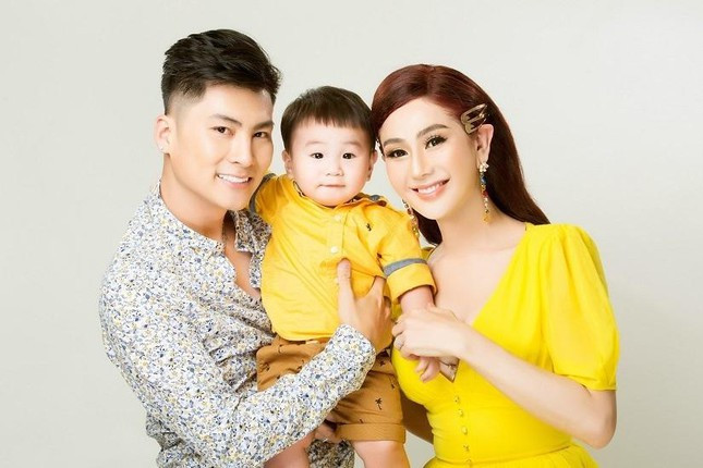 Tổ ấm của vợ chồng Lâm Khánh Chi và cậu con trai 3 tuổi.