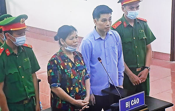 Đối tượng Cấn Thị Thêu và con trai Trịnh Bá Tư tại phiên tòa. Ảnh tư liệu